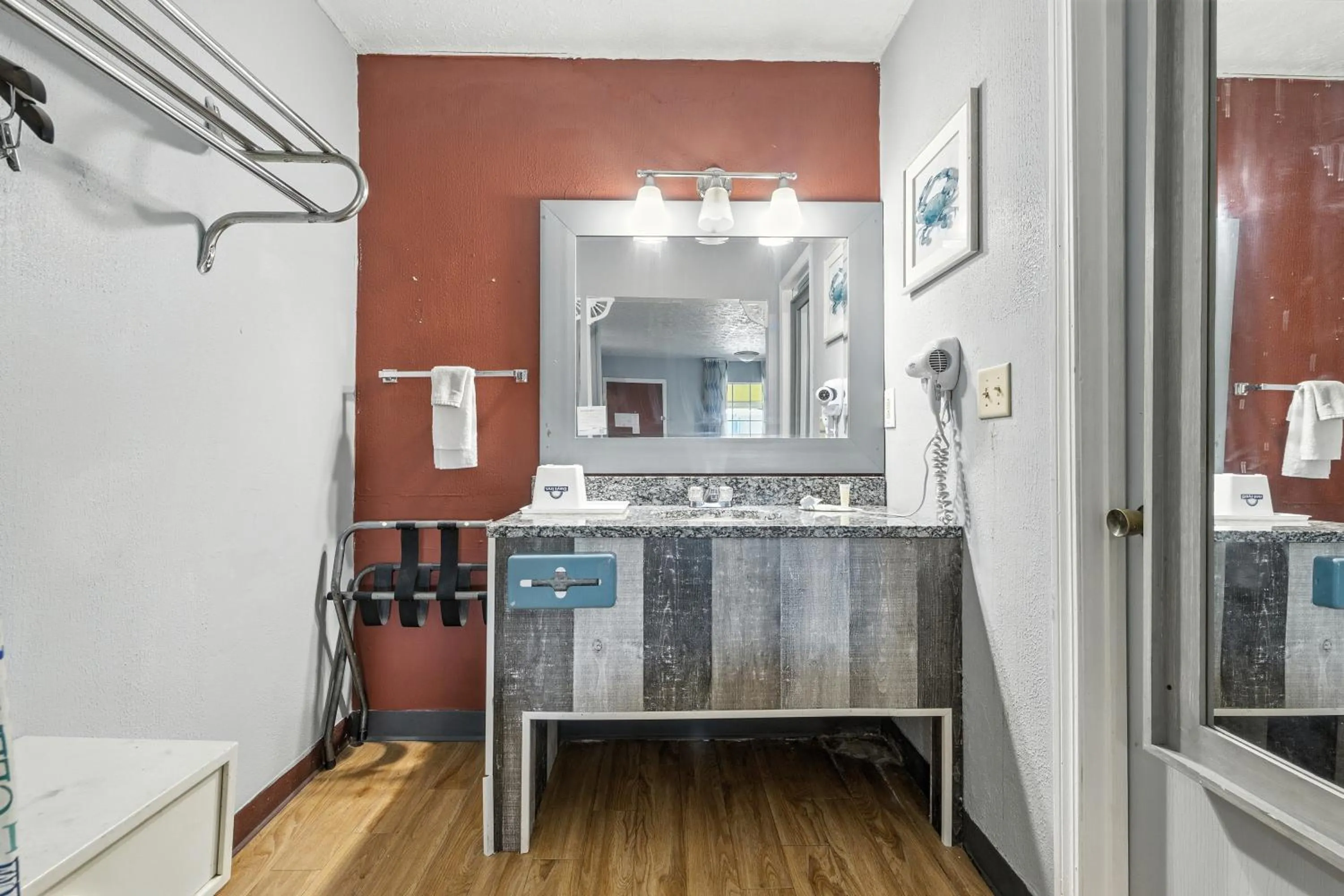 Days Inn & Suites by Wyndham Terre Haute