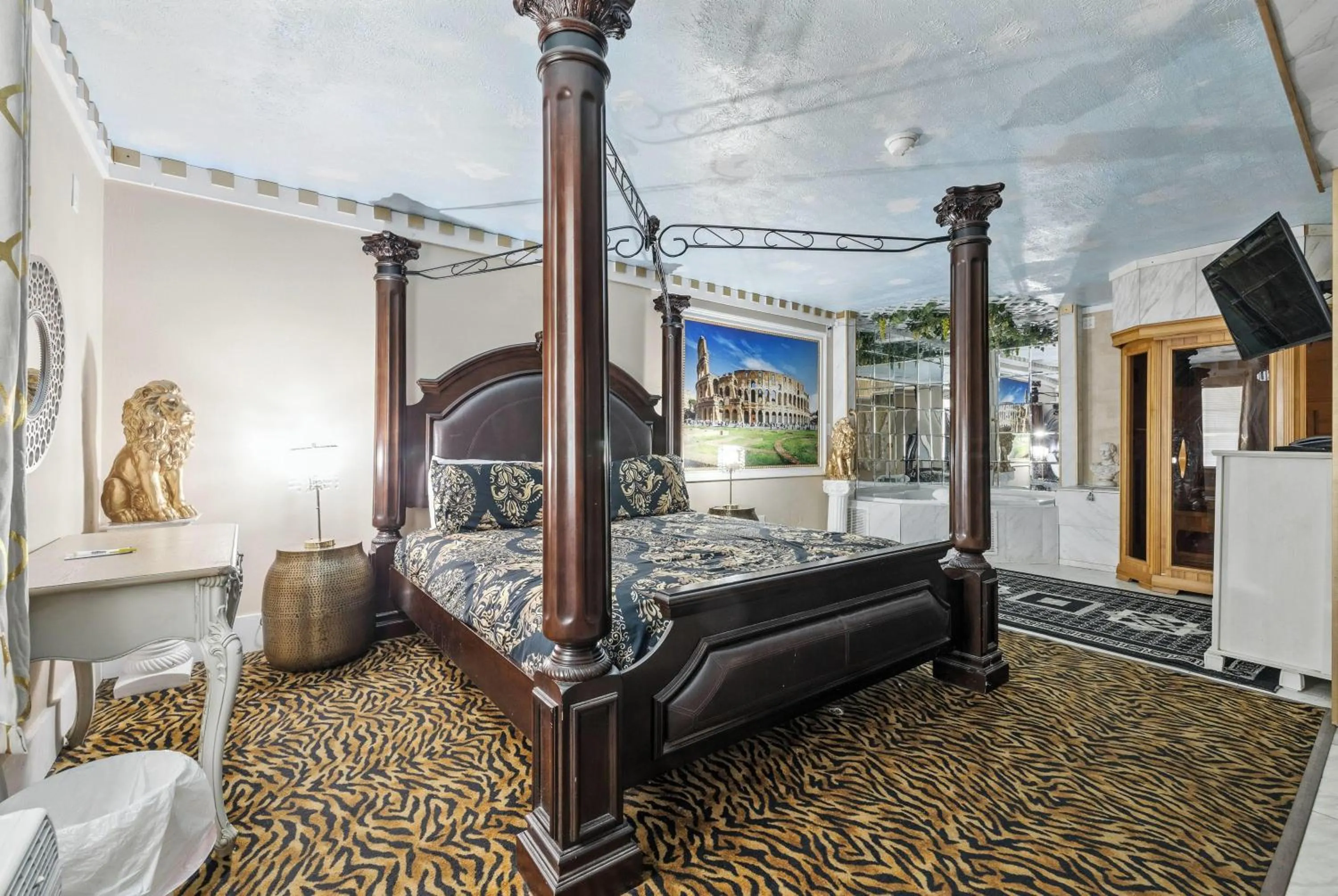 Photo of the whole room, Bed in Days Inn & Suites by Wyndham Terre Haute