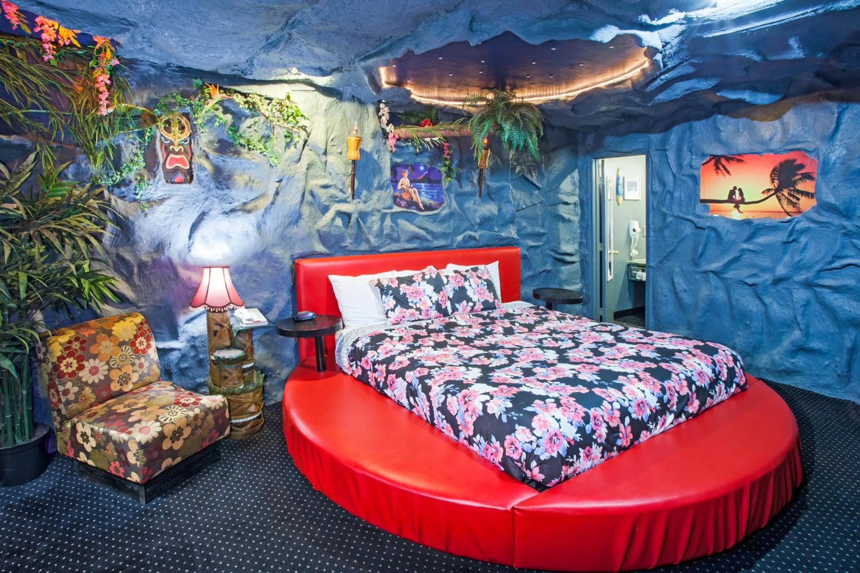 Bed in Days Inn & Suites by Wyndham Terre Haute