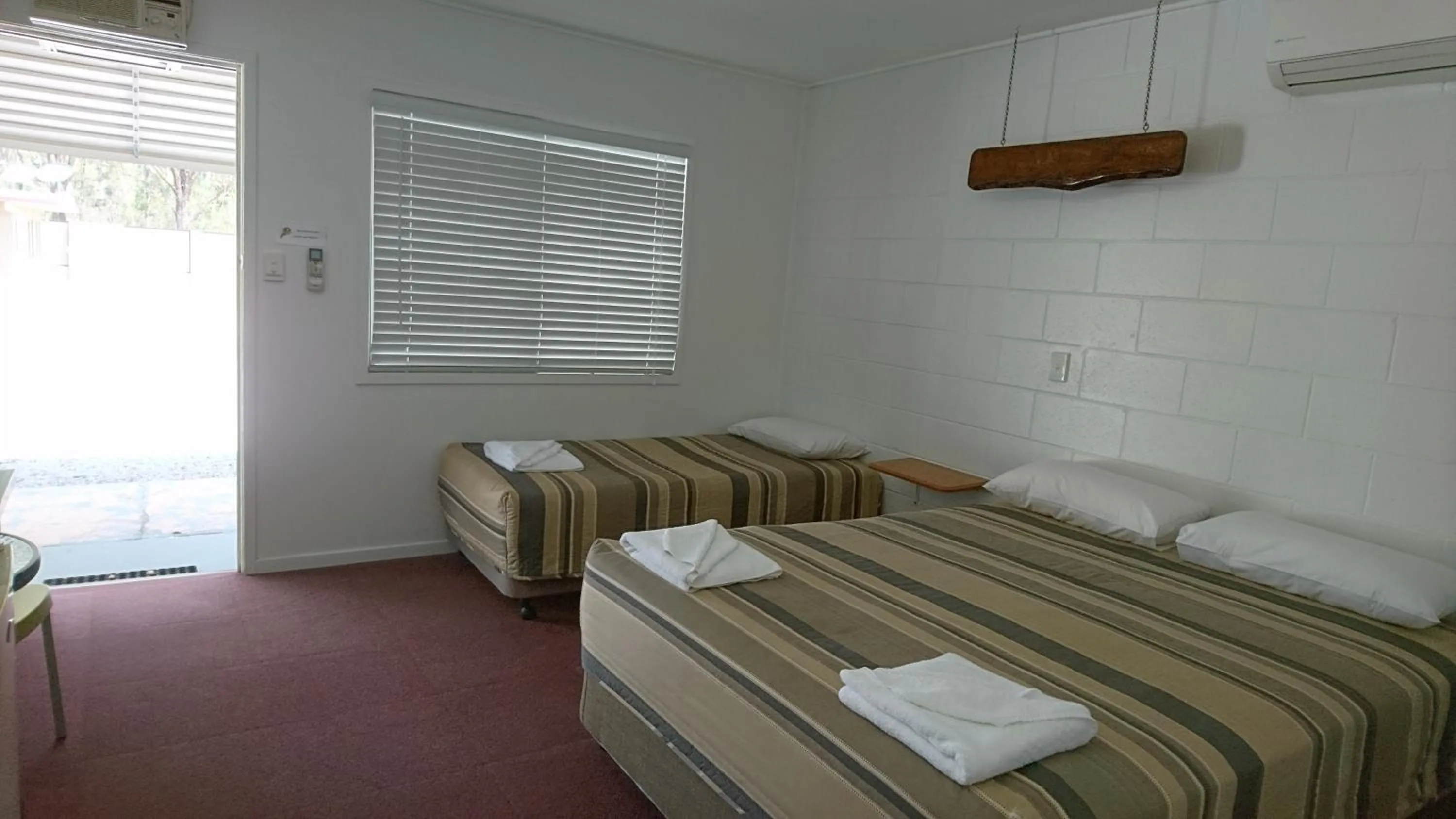 Bed in Bororen Motel