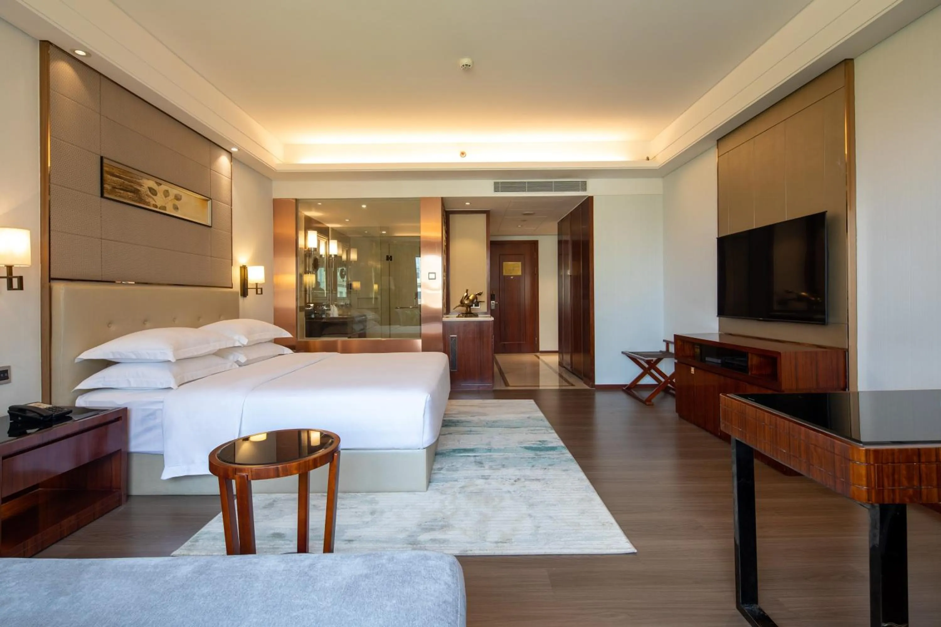 Photo of the whole room, Bed in Wyndham Garden Foshan Nanhai