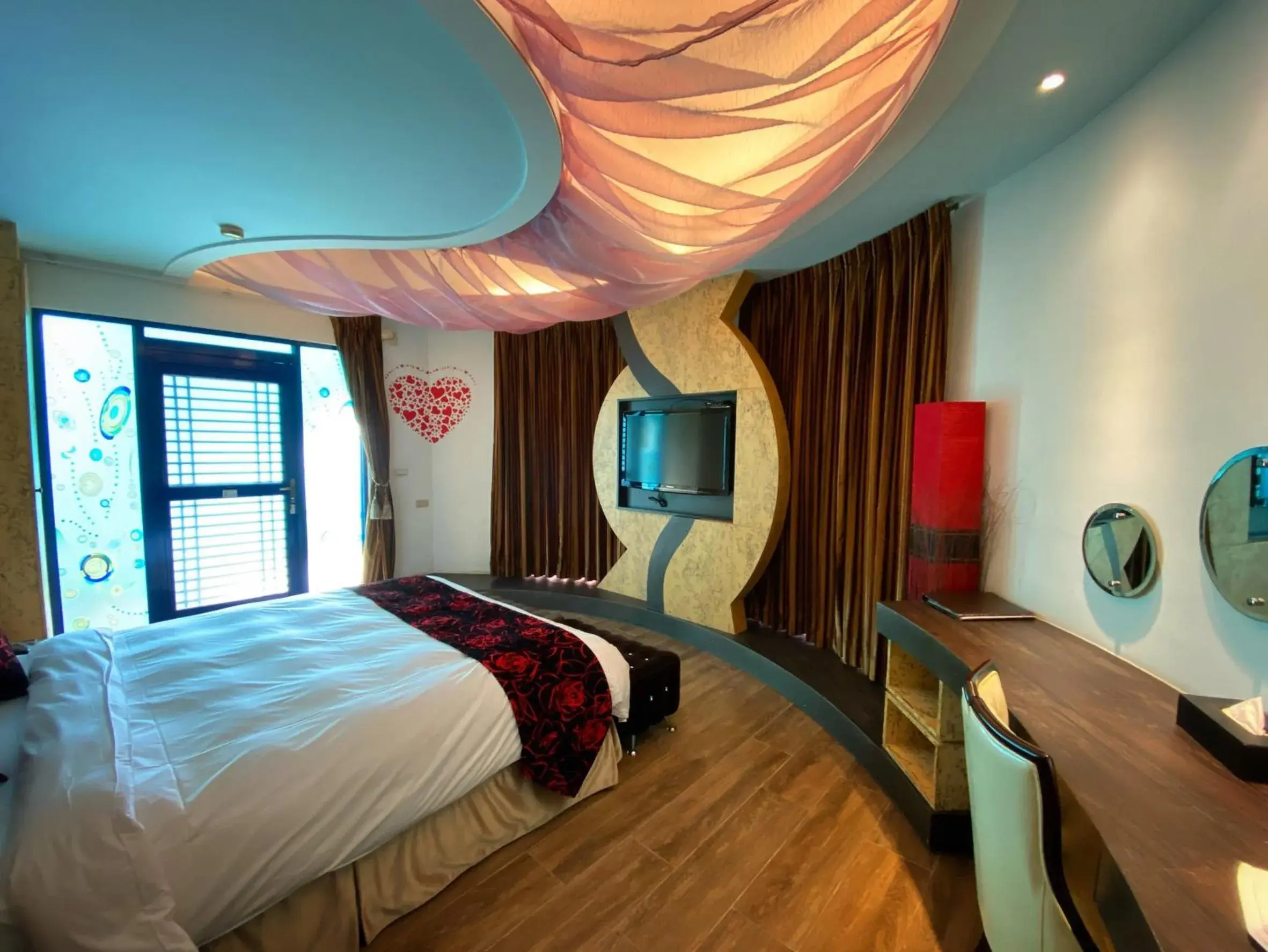 King Room with Garden View in The Domed Tile B&B King Room with Garden View in The Domed Tile B&B