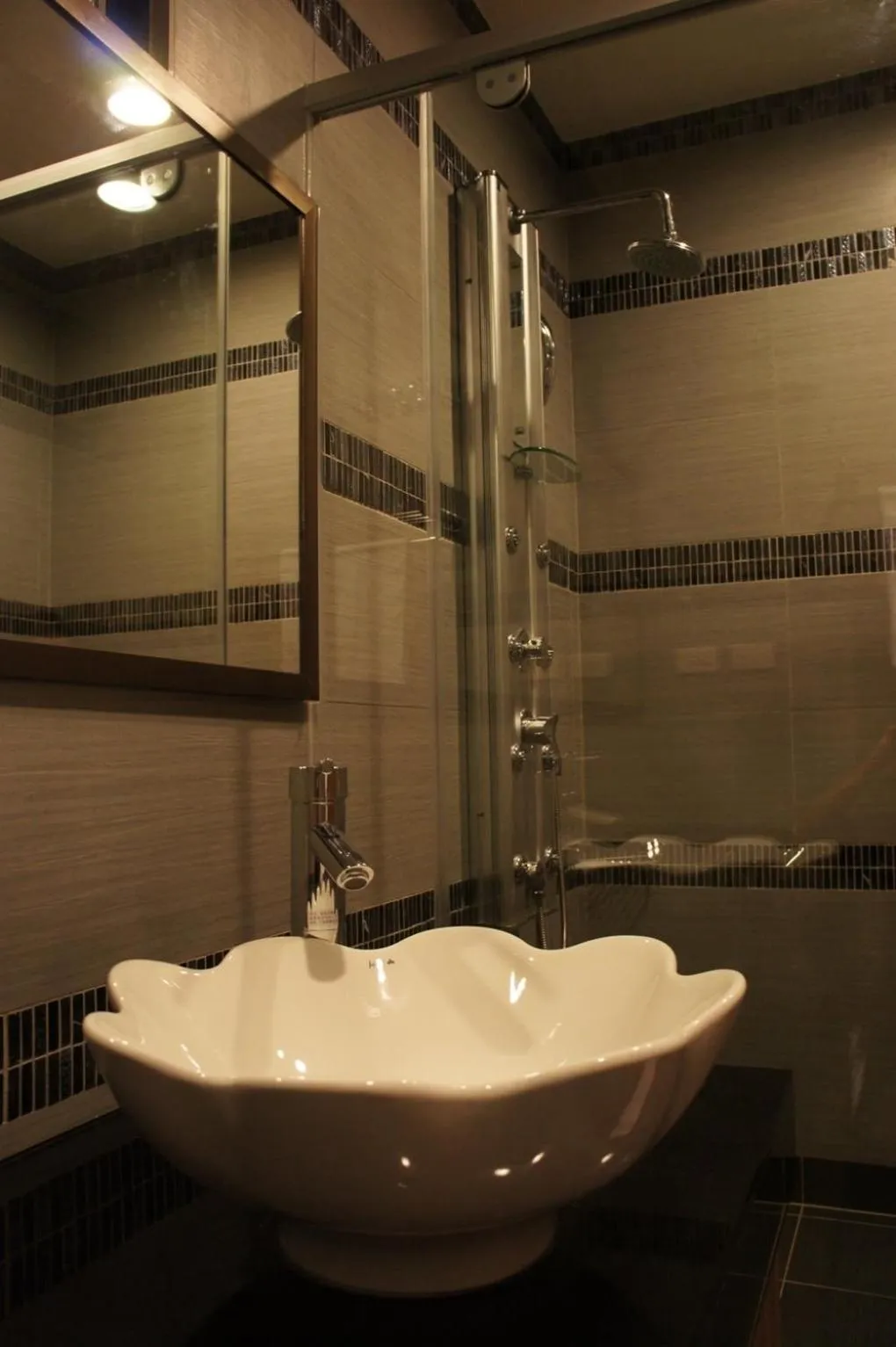 Shower in The Domed Tile B&B