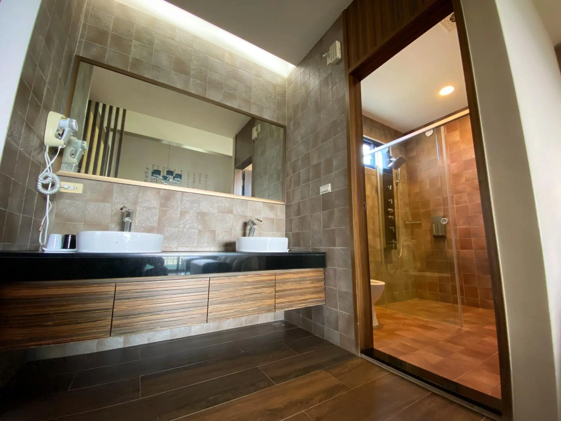 Shower in The Domed Tile B&B