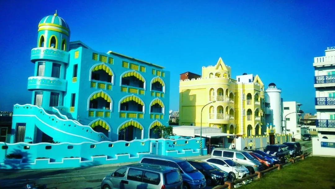 Facade/entrance in The Domed Tile B&B
