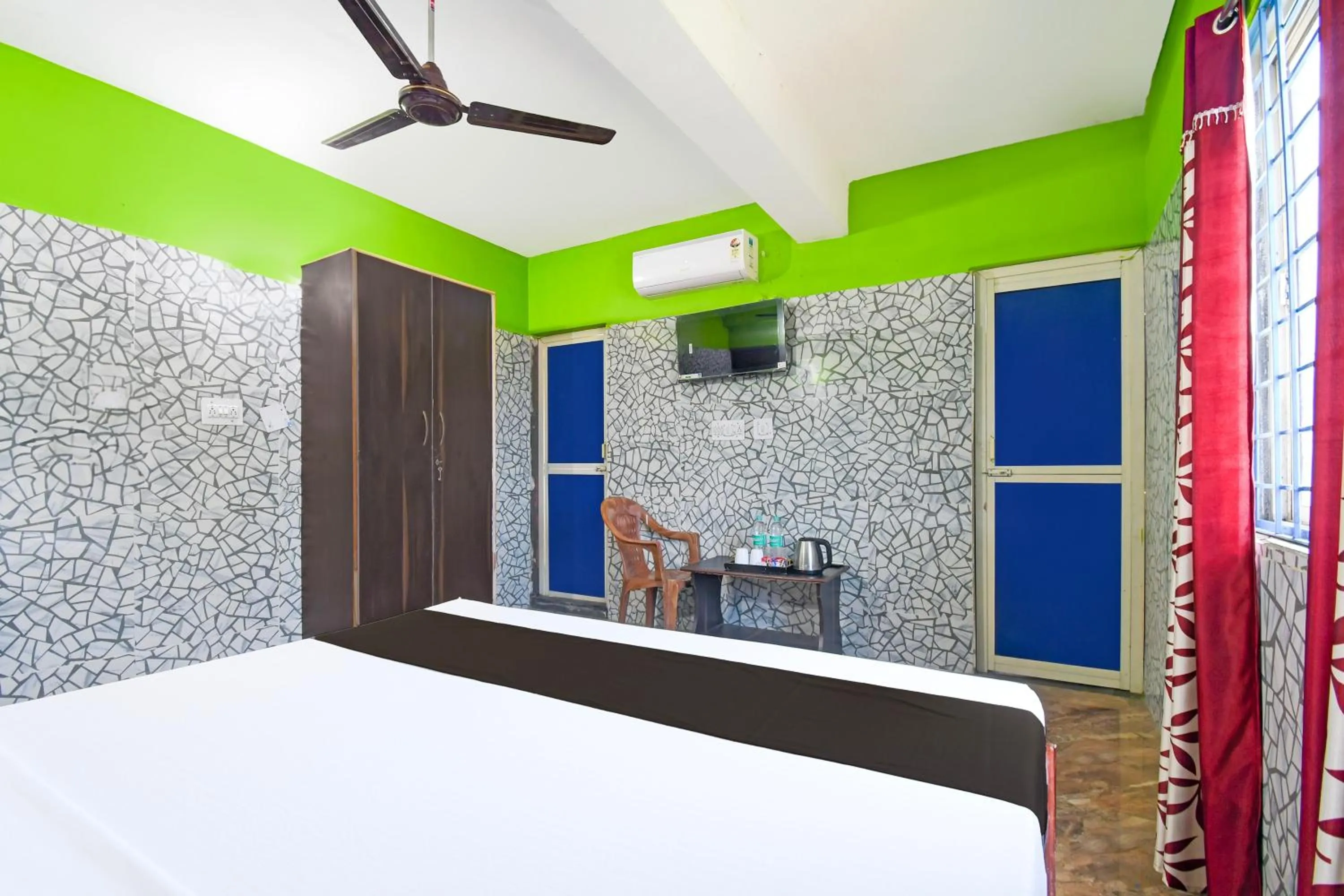 Bedroom, Bed in Hotel O The S2 INN