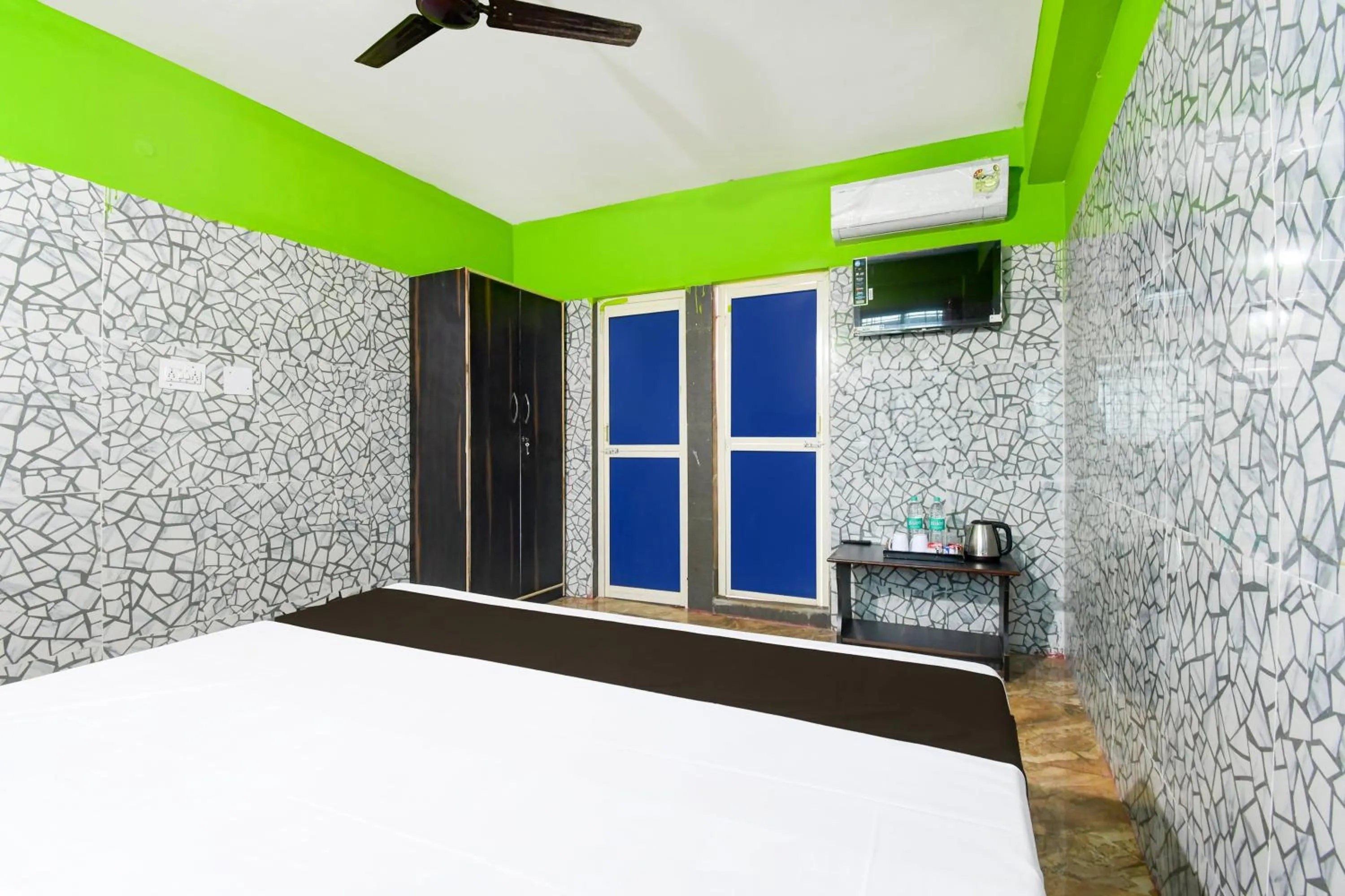 Bedroom, Bed in Hotel O The S2 INN