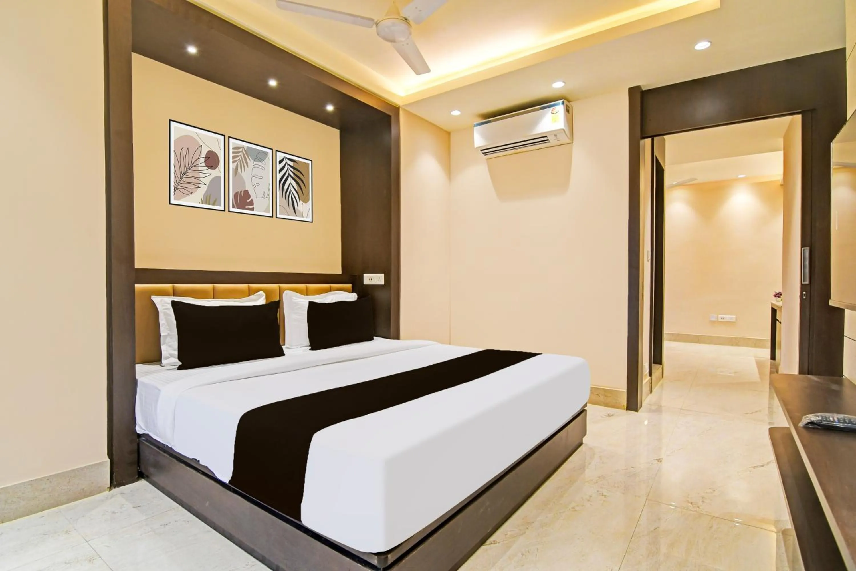 Bedroom, Bed in Super Hotel O SAMOTEL