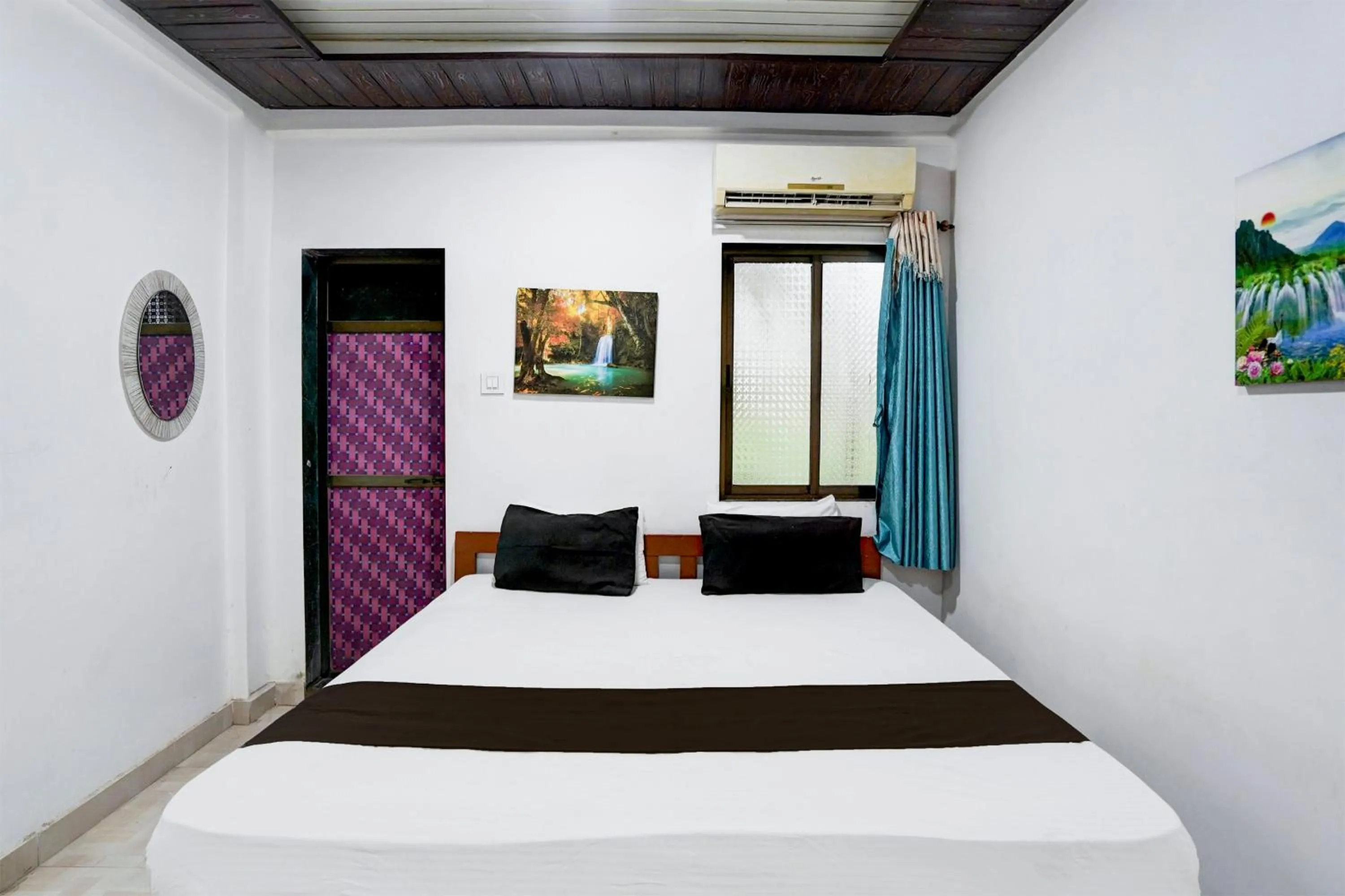 Bedroom, Bed in Hotel O Raj Resort