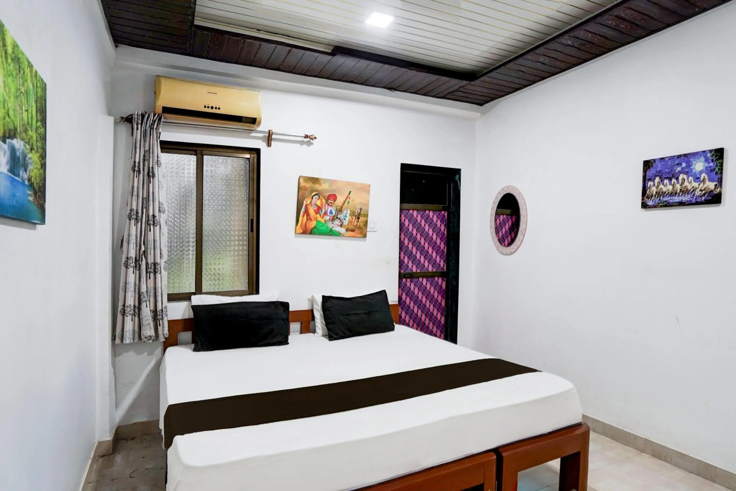 Facade/entrance, Bed in Hotel O Raj Resort