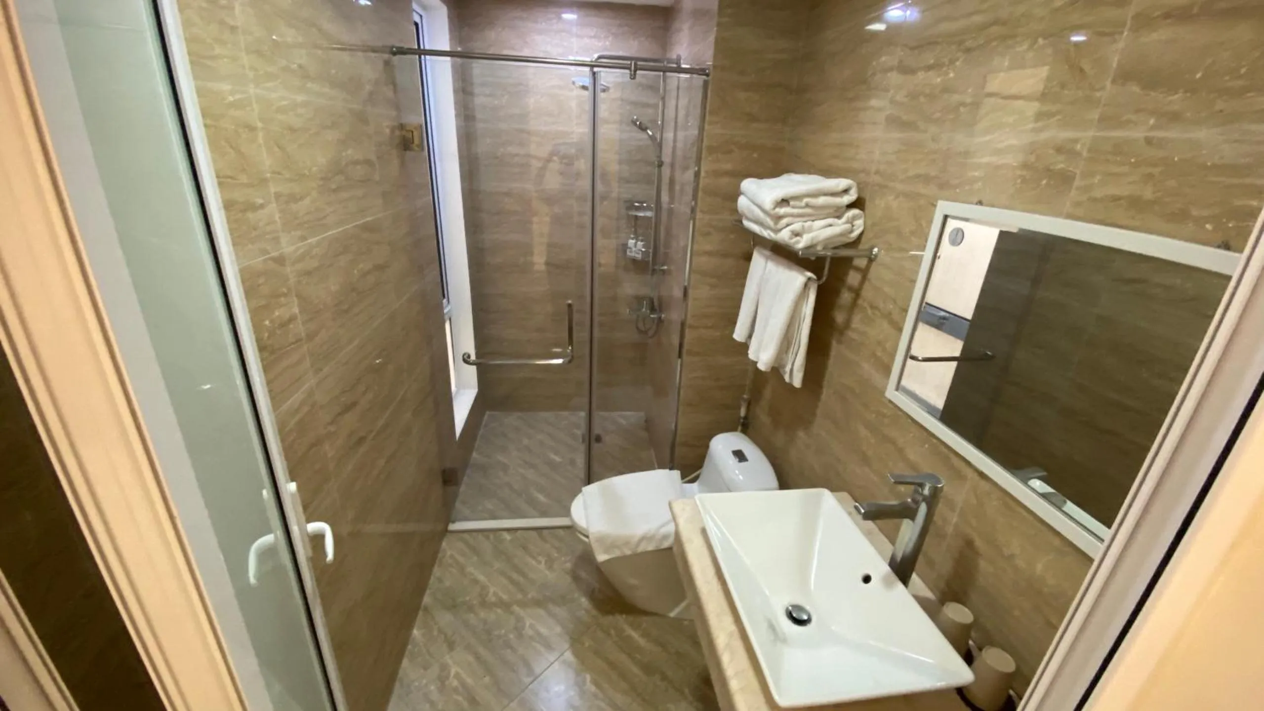 Shower in Milton Boutique Hotel