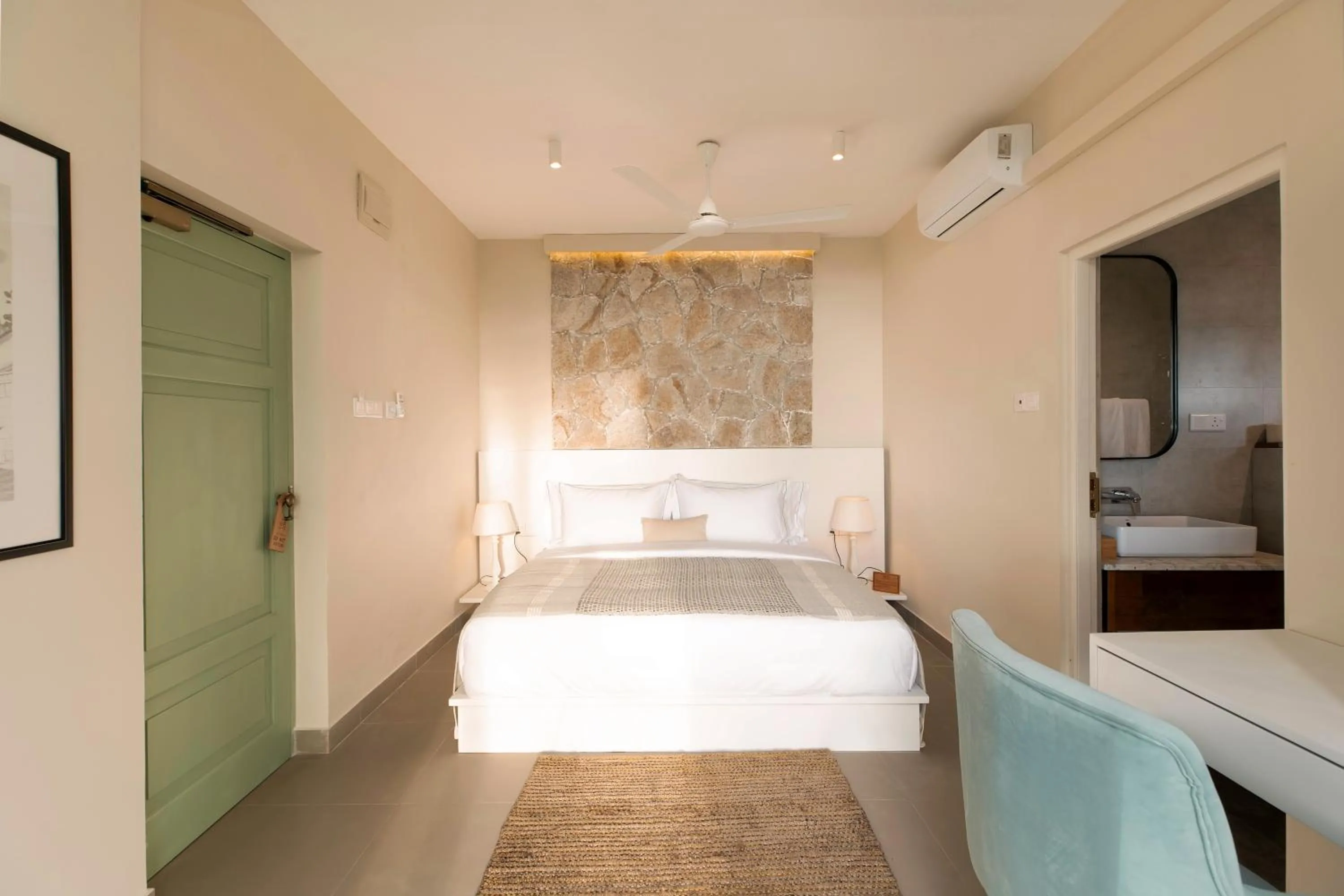 Bed in W15 Ambuluwawa