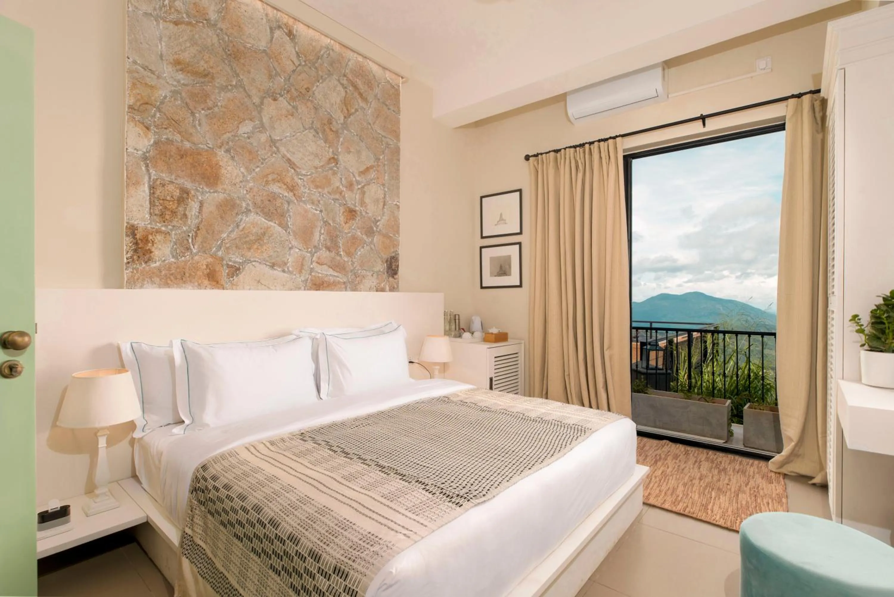 View (from property/room), Bed in W15 Ambuluwawa