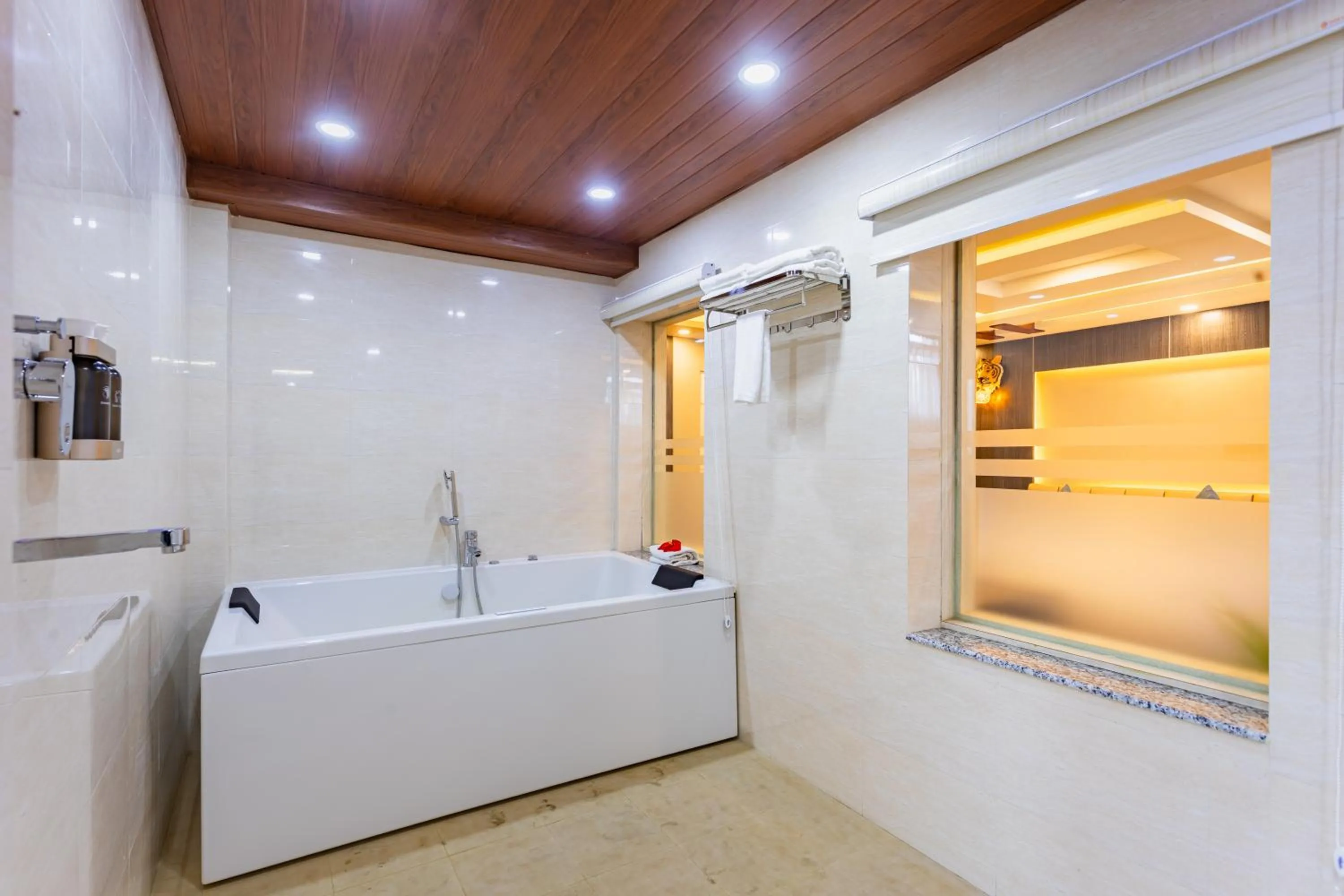 Shower in Airport Diana Hotel