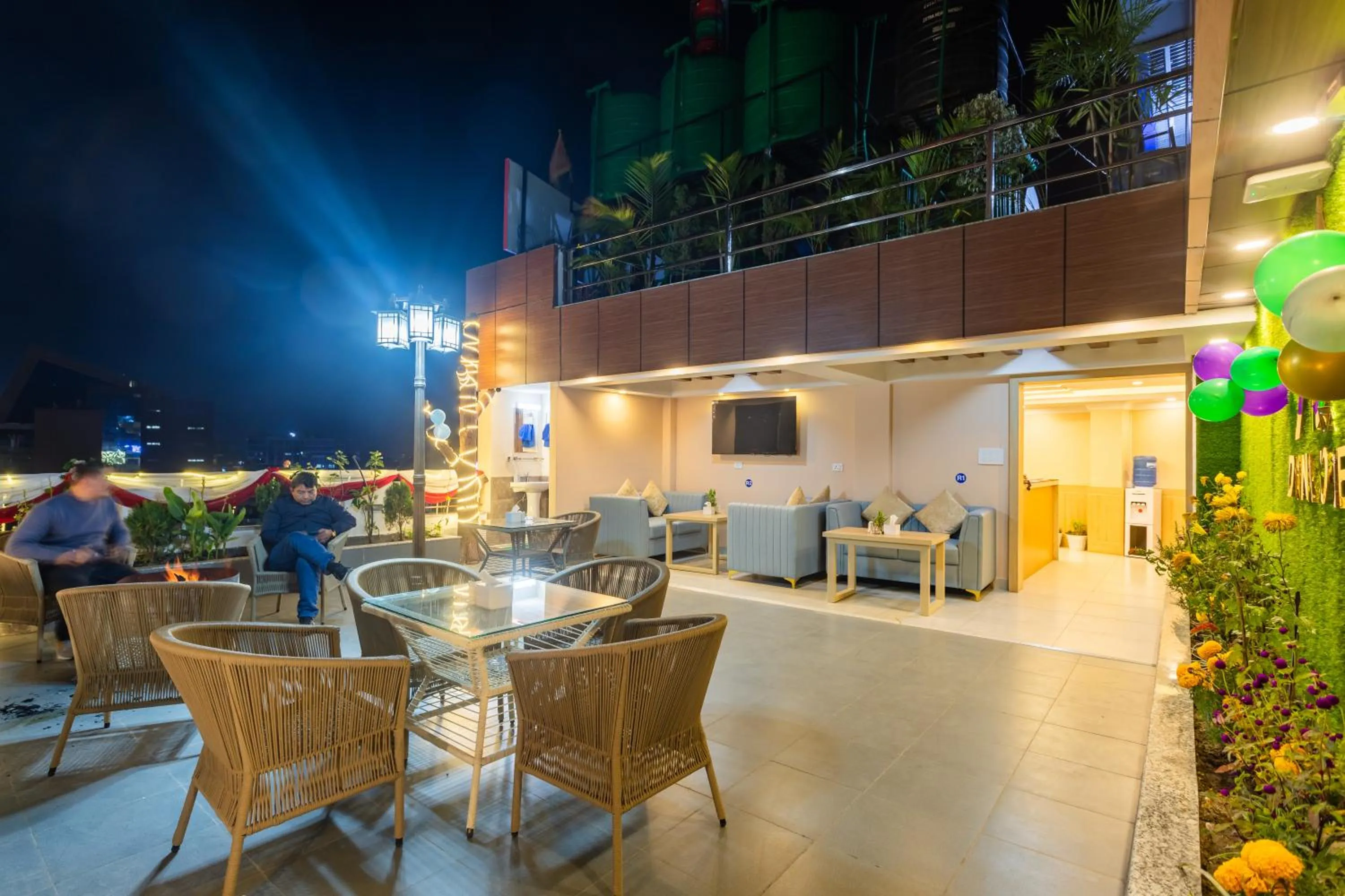 Restaurant/places to eat in Airport Diana Hotel