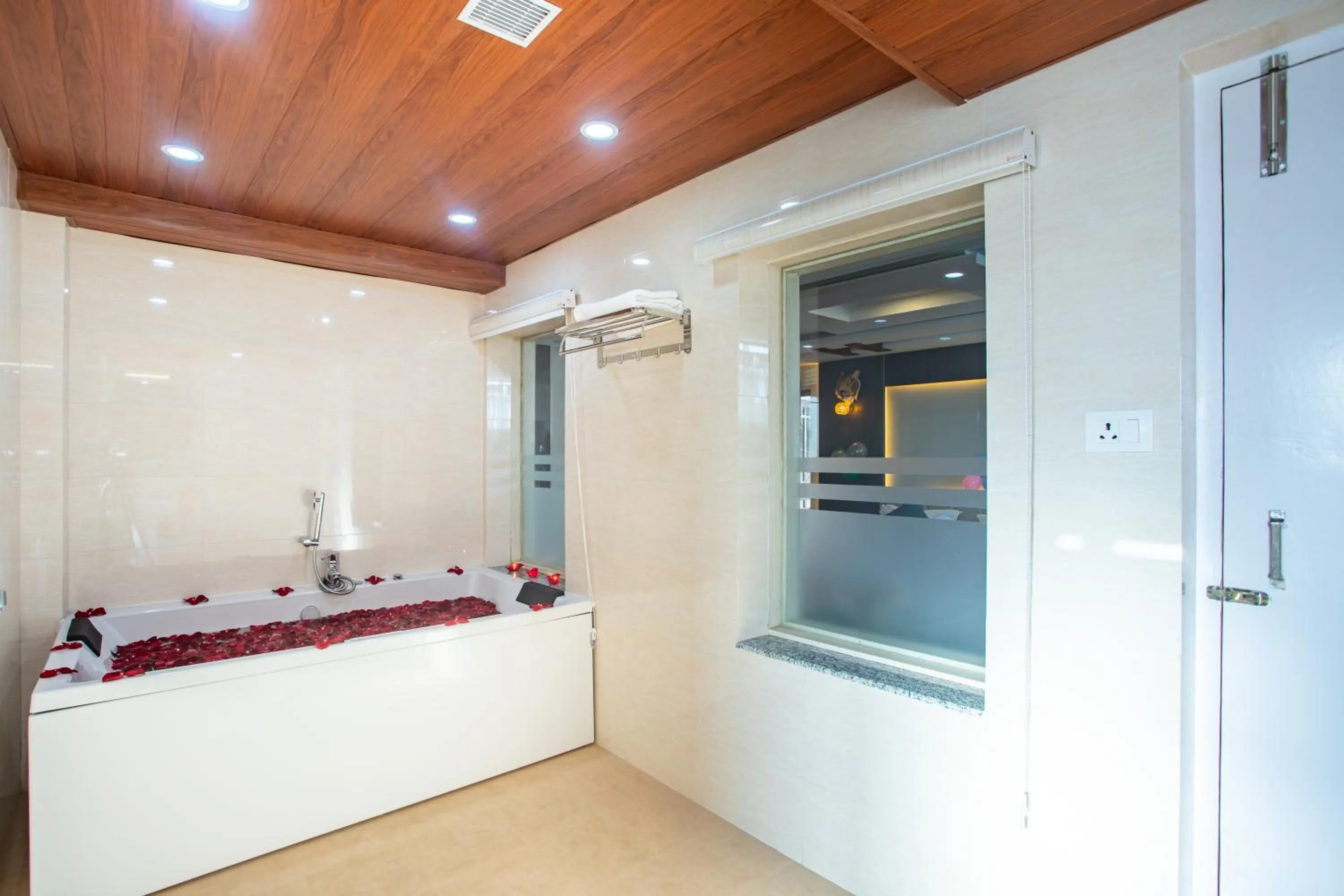 Bath, Bed in Airport Diana Hotel