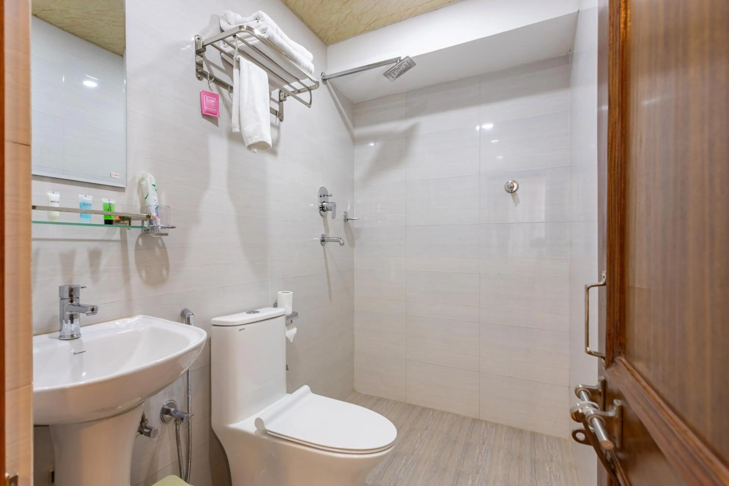 Bathroom in Airport Diana Hotel