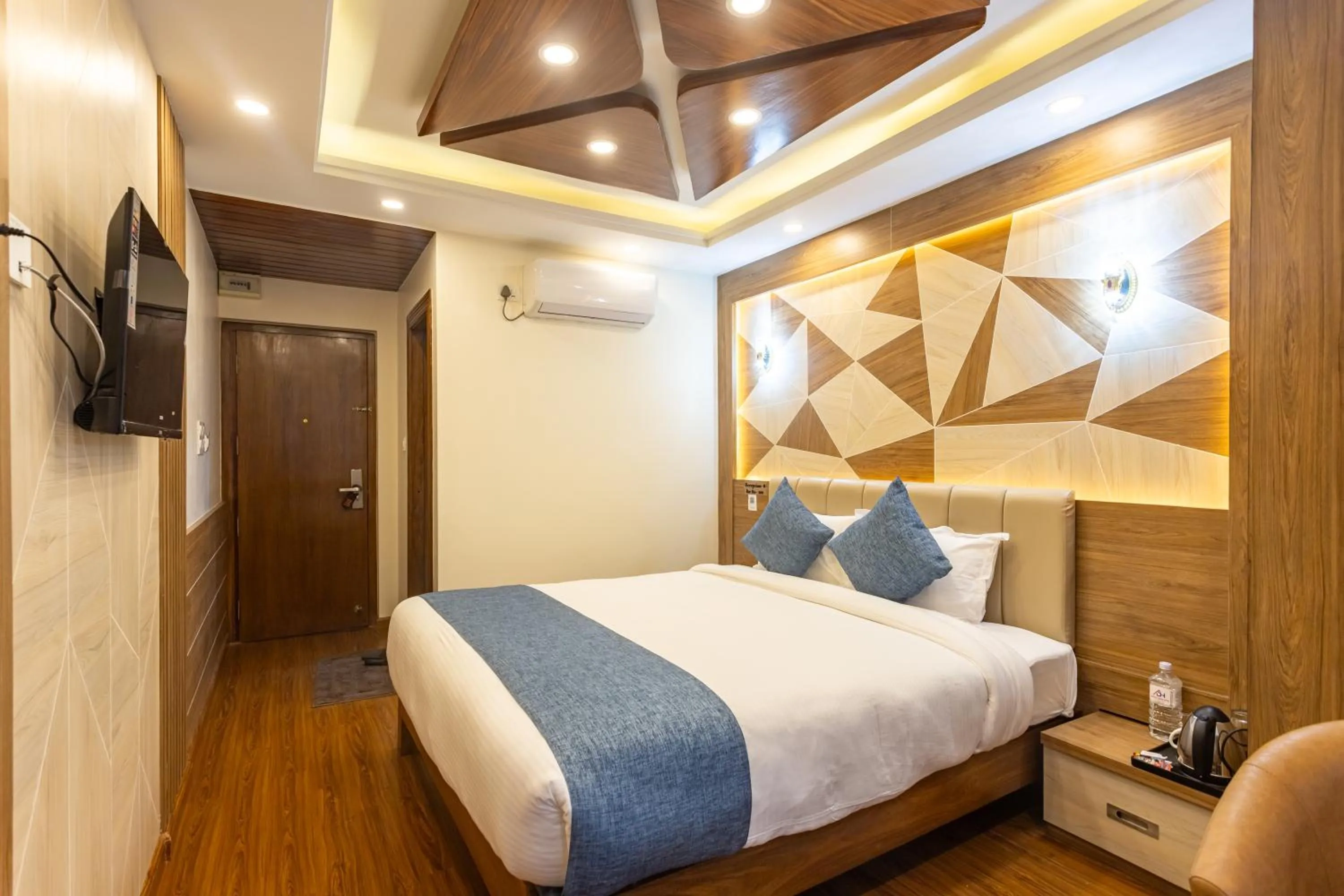 Bedroom, Bed in Airport Diana Hotel