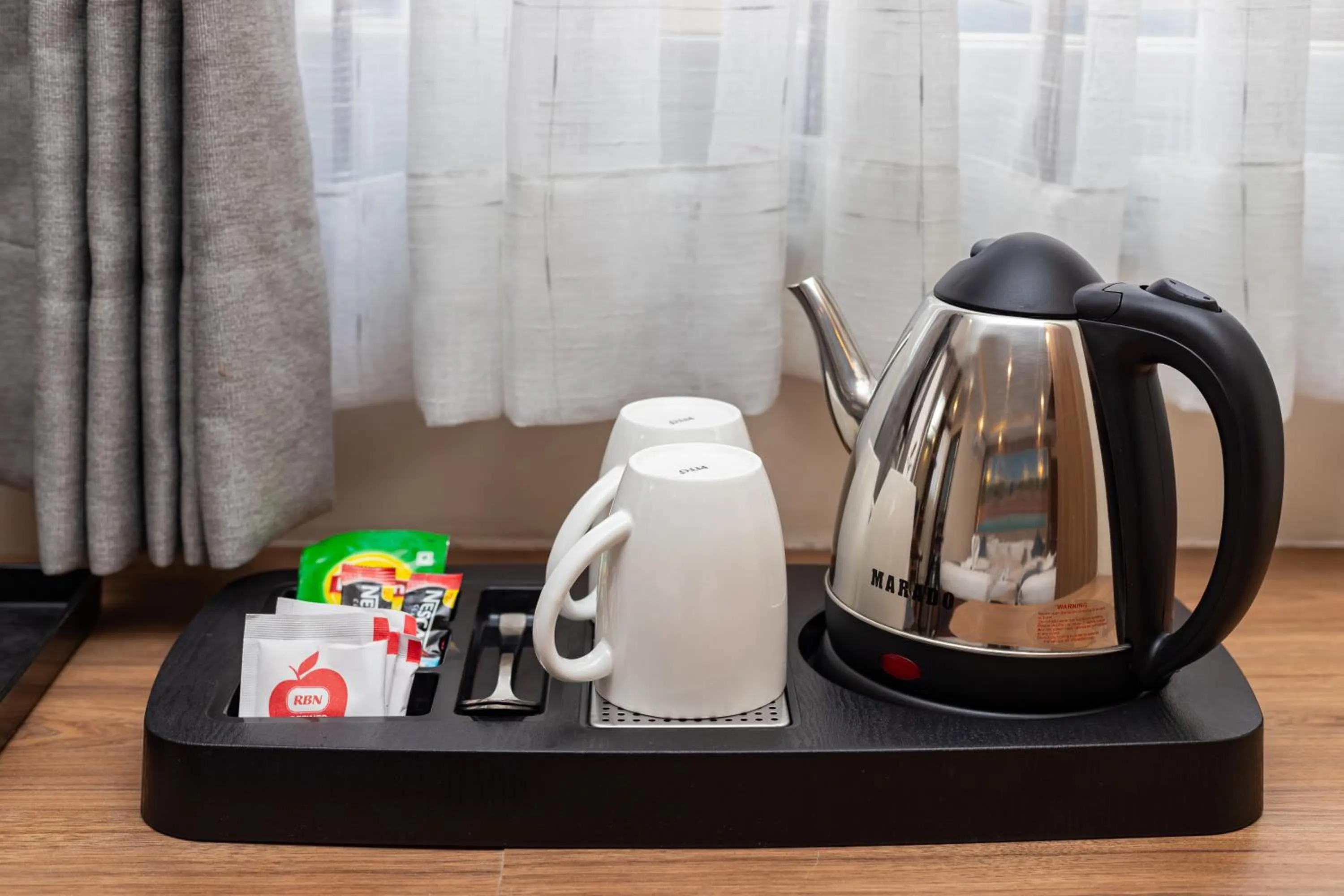 Coffee/tea facilities in Airport Diana Hotel