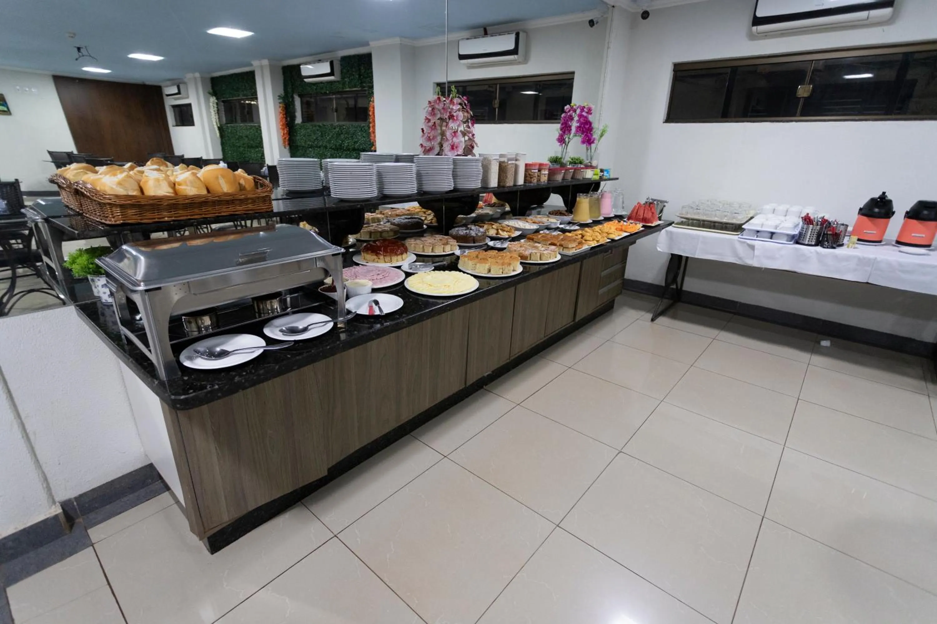 Food and drinks in Turis Hotel & Choperia