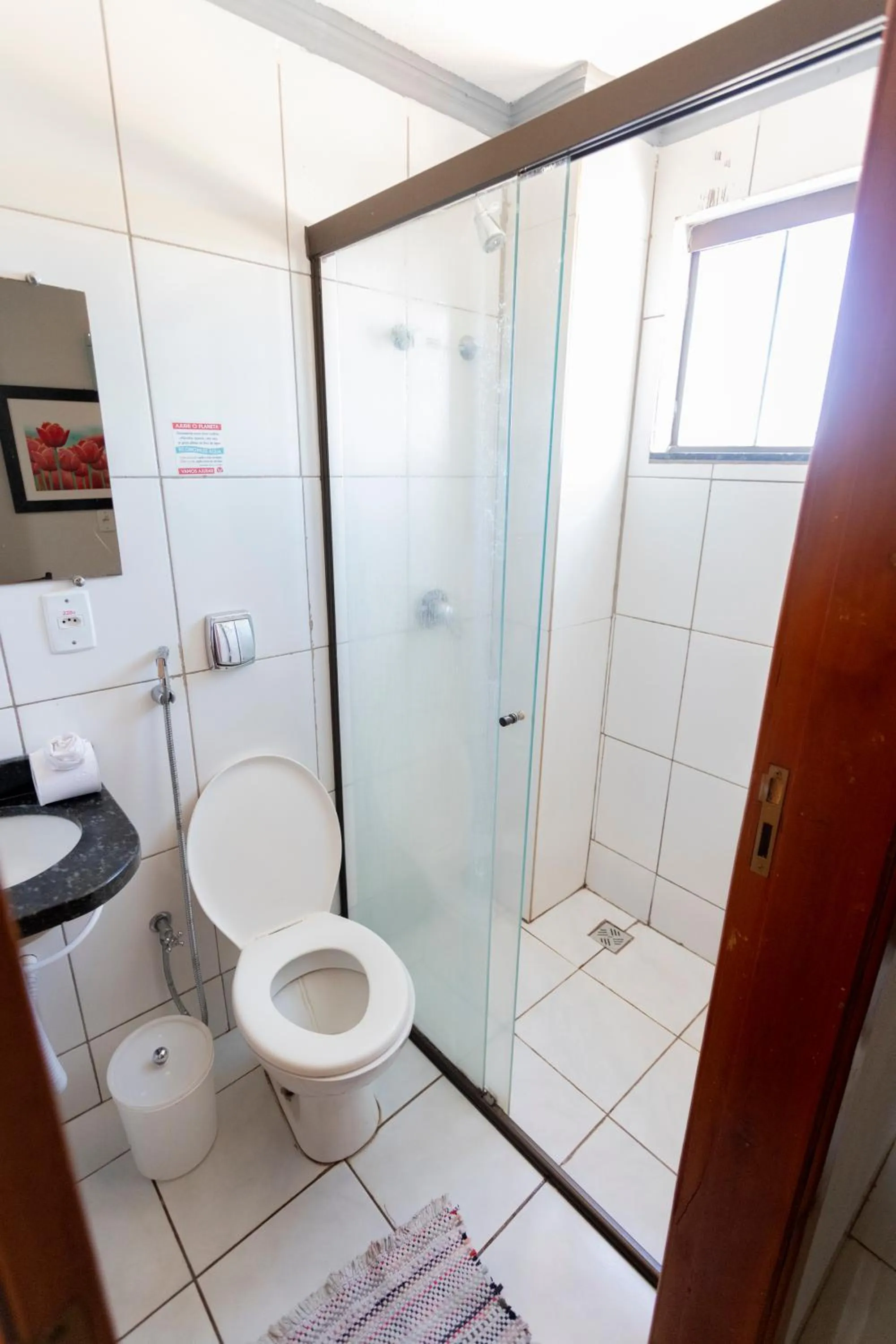 Shower in Turis Hotel & Choperia