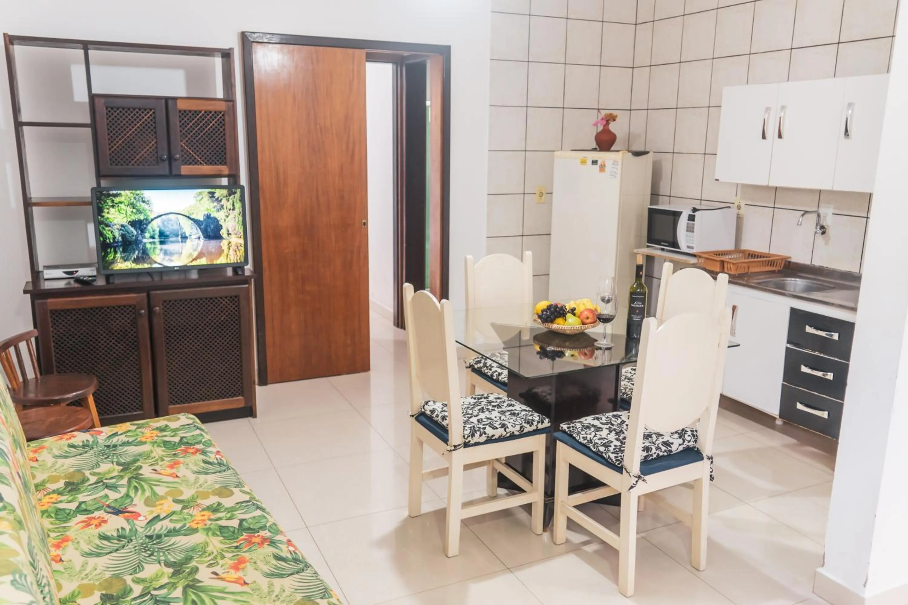 Communal lounge/ TV room in Água Marinha de Bombas - Bombinhas