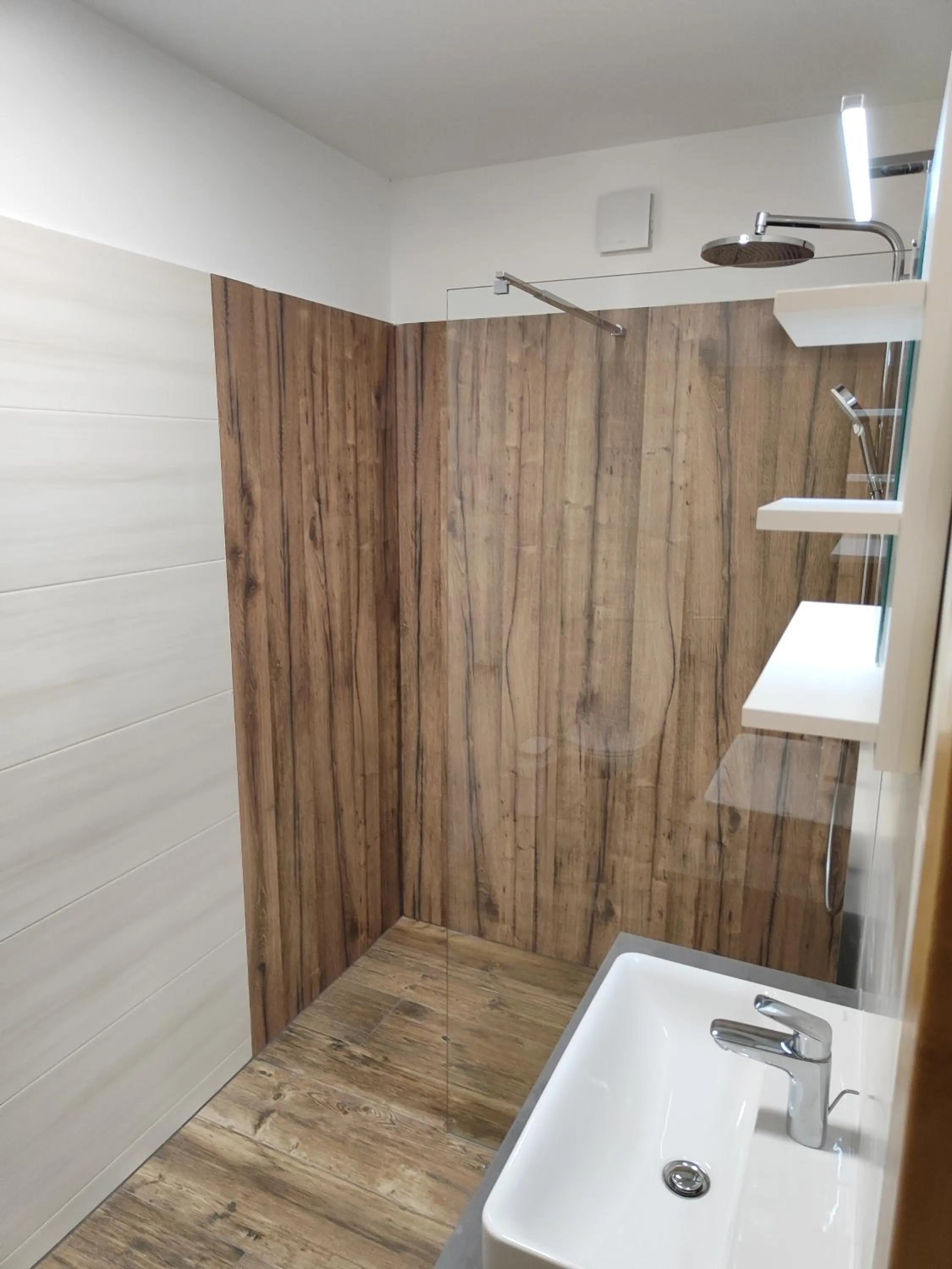 Shower in Hotel-Bad Goisern