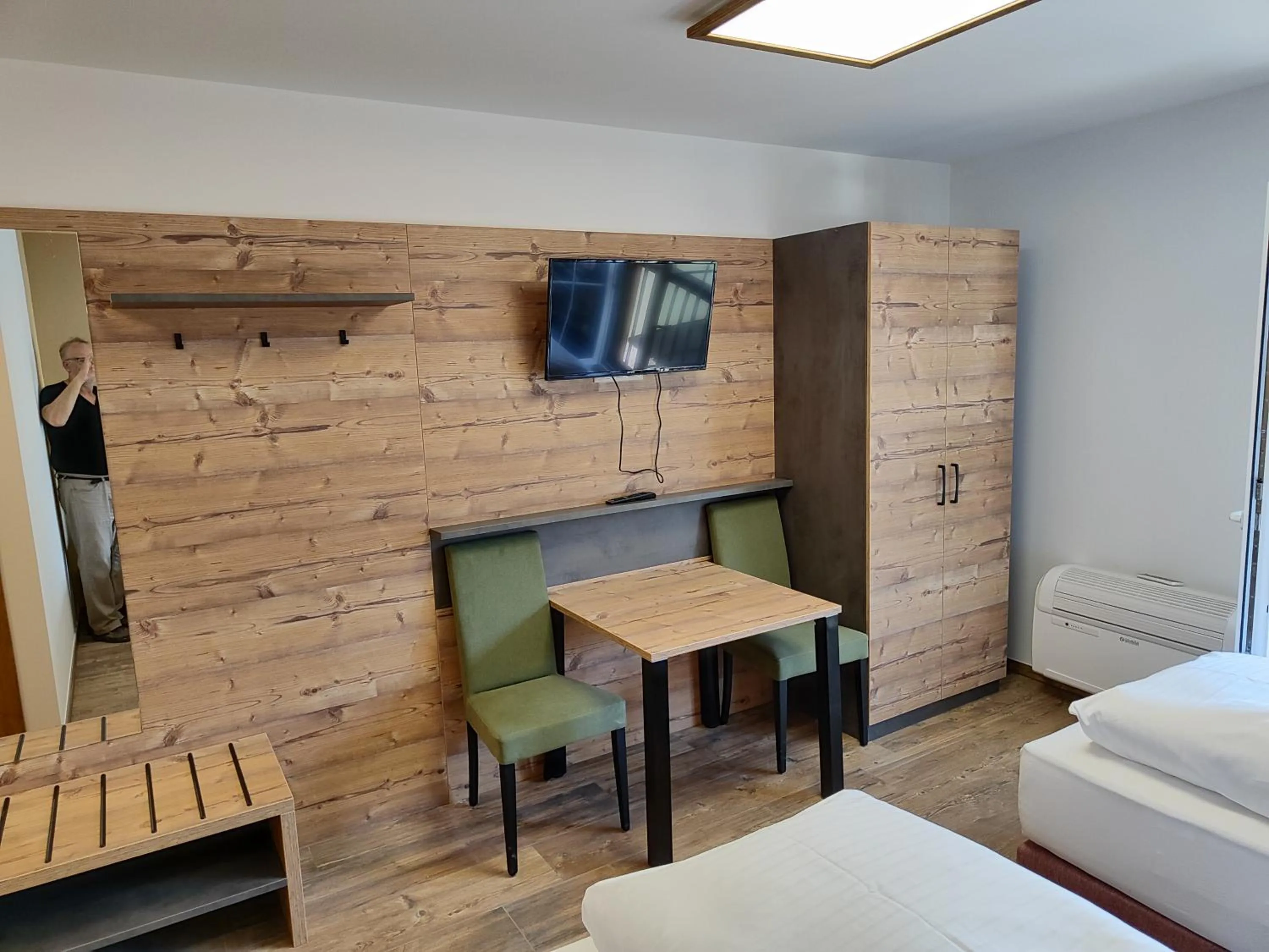 TV and multimedia, Bed in Hotel-Bad Goisern