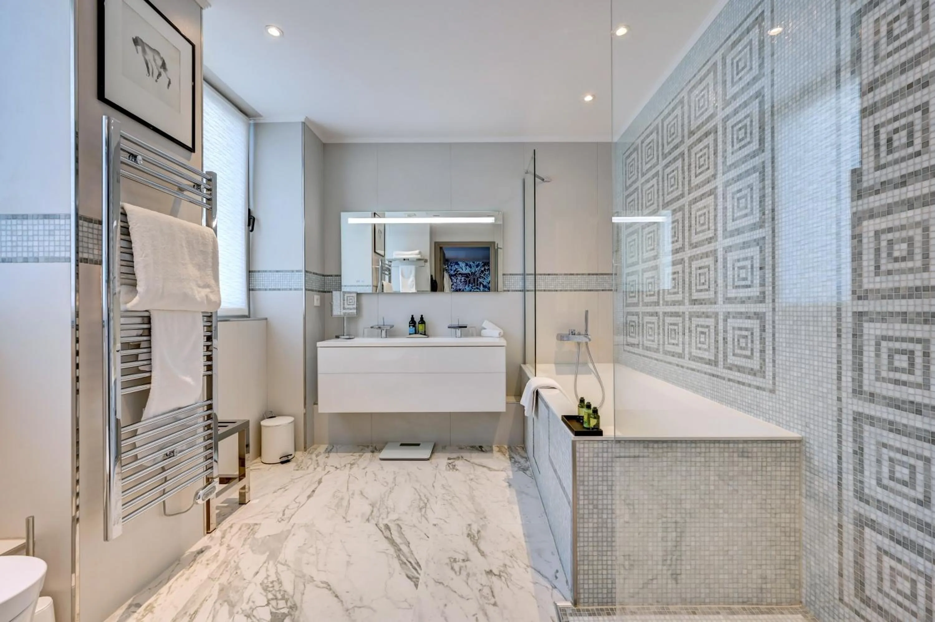 Bathroom in The One Alma Paris