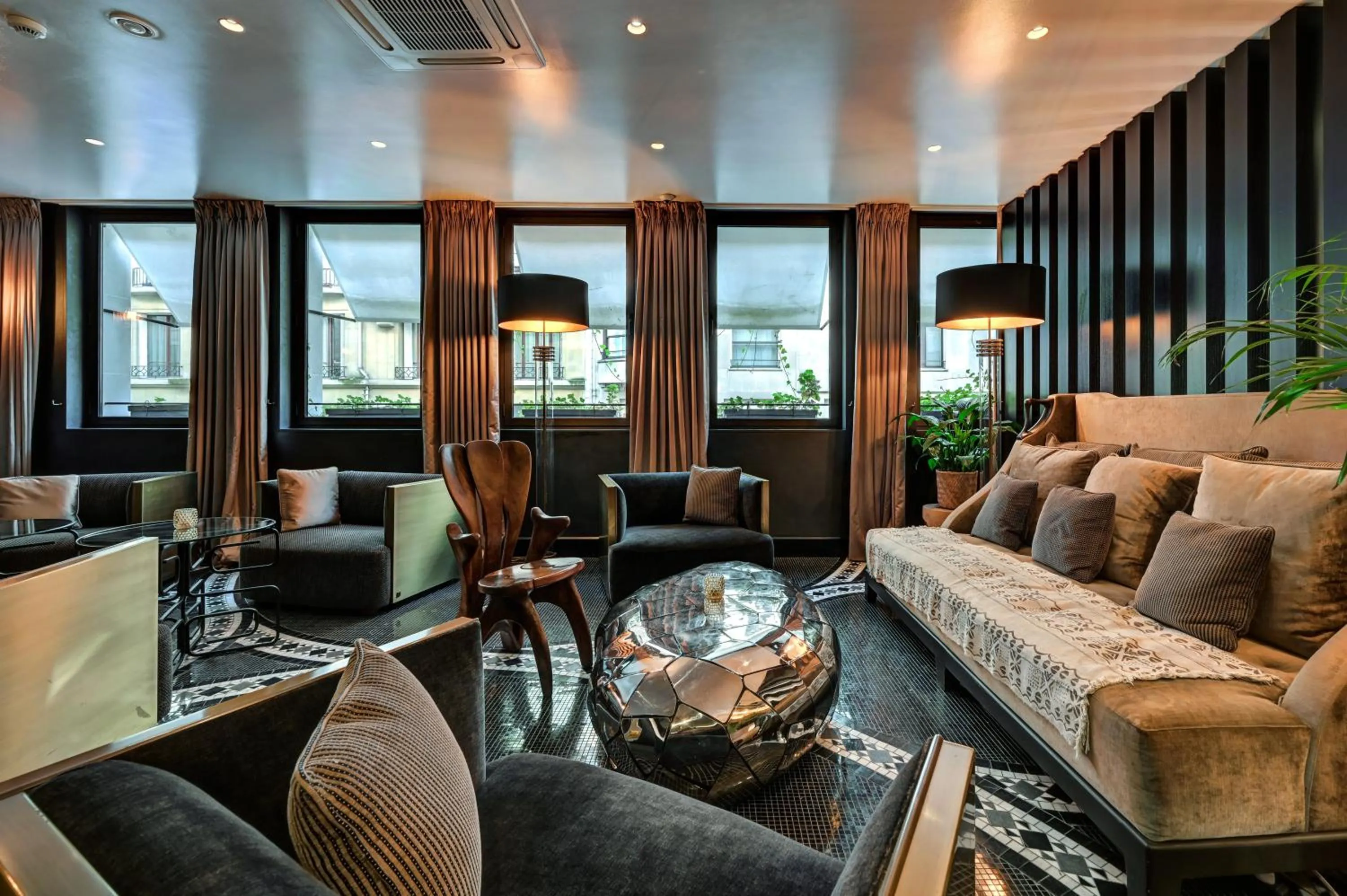 Lounge or bar in The One Alma Paris