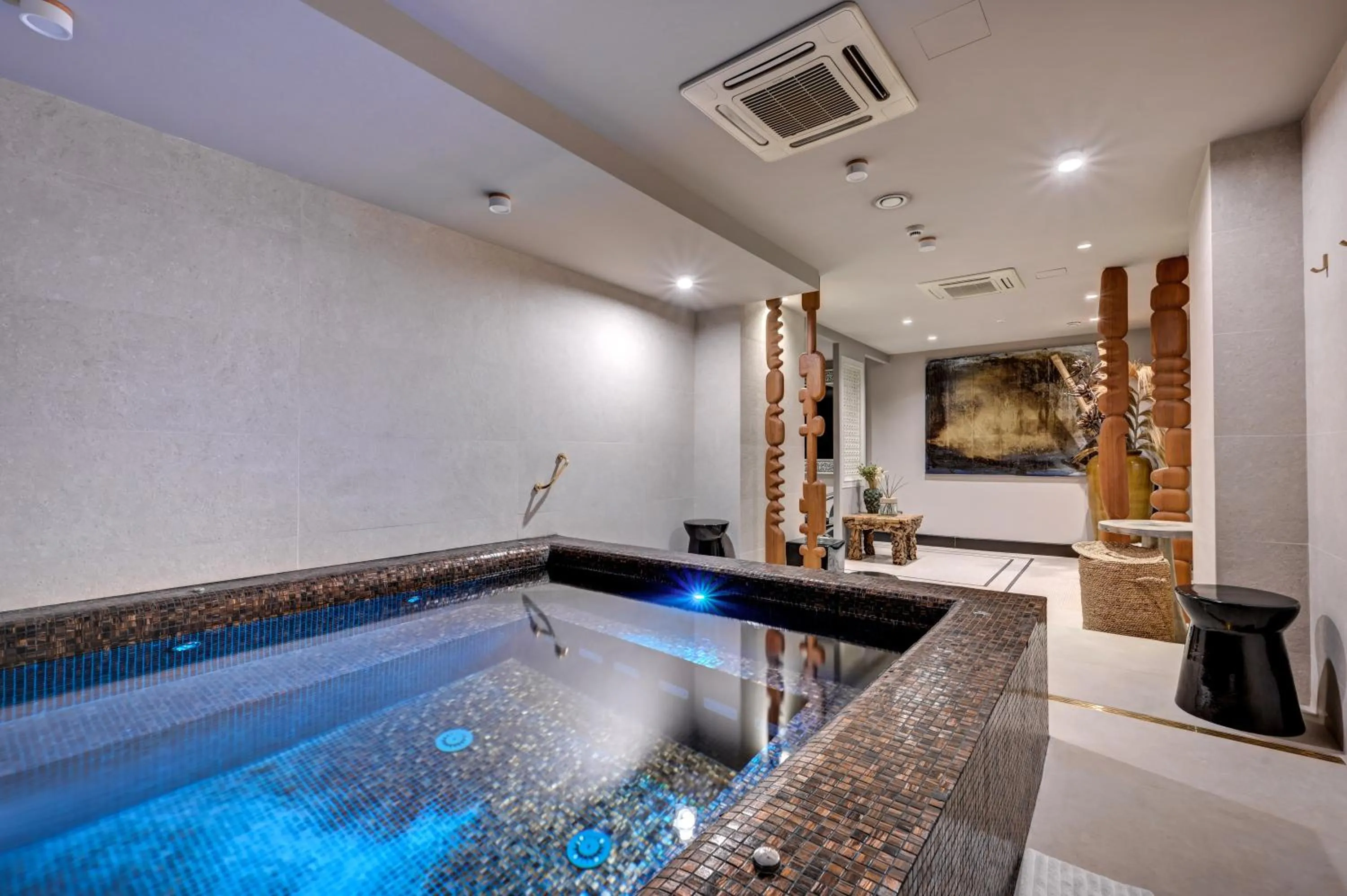 Spa and wellness centre/facilities in The One Alma Paris