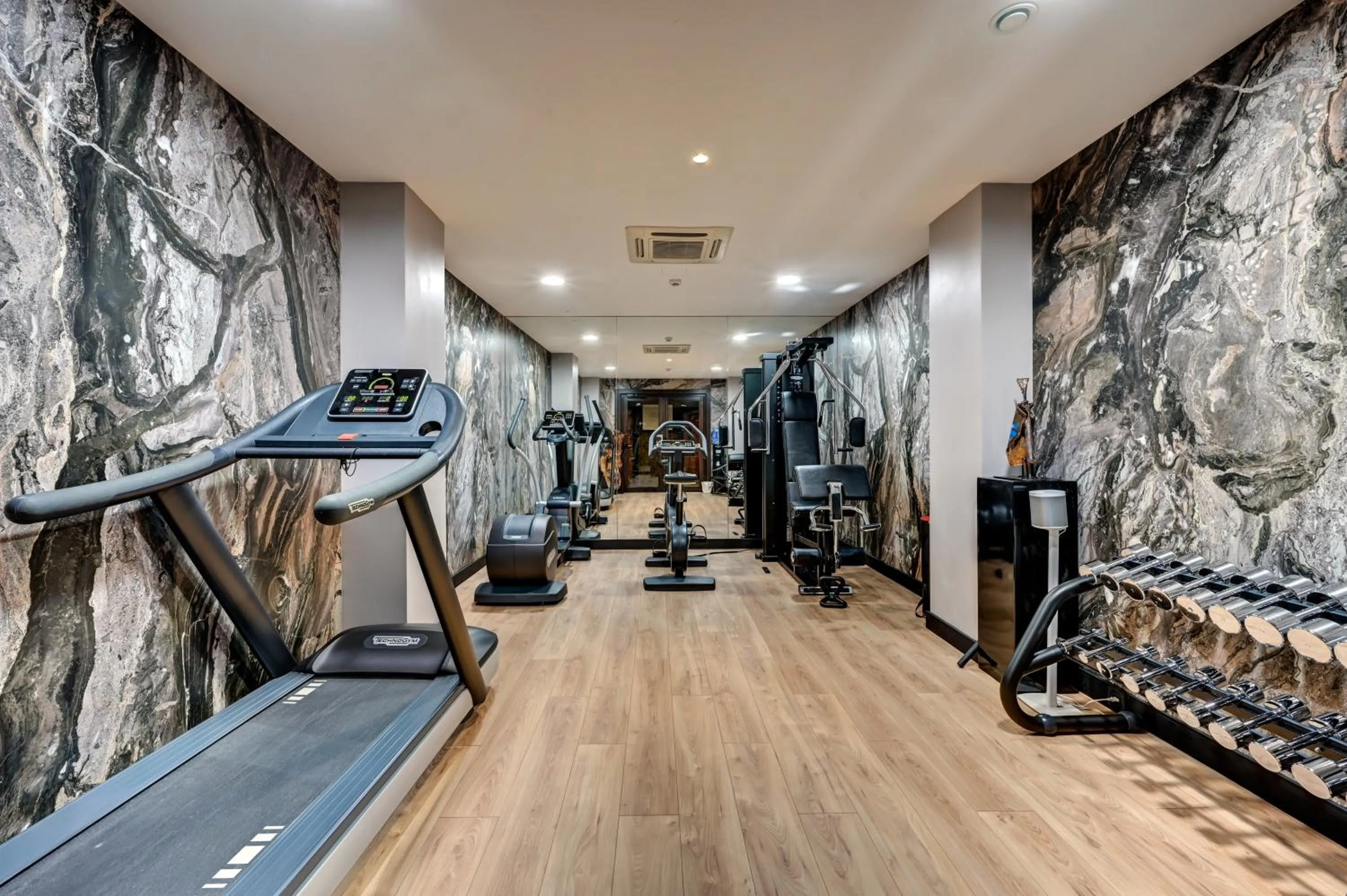 Fitness centre/facilities in The One Alma Paris