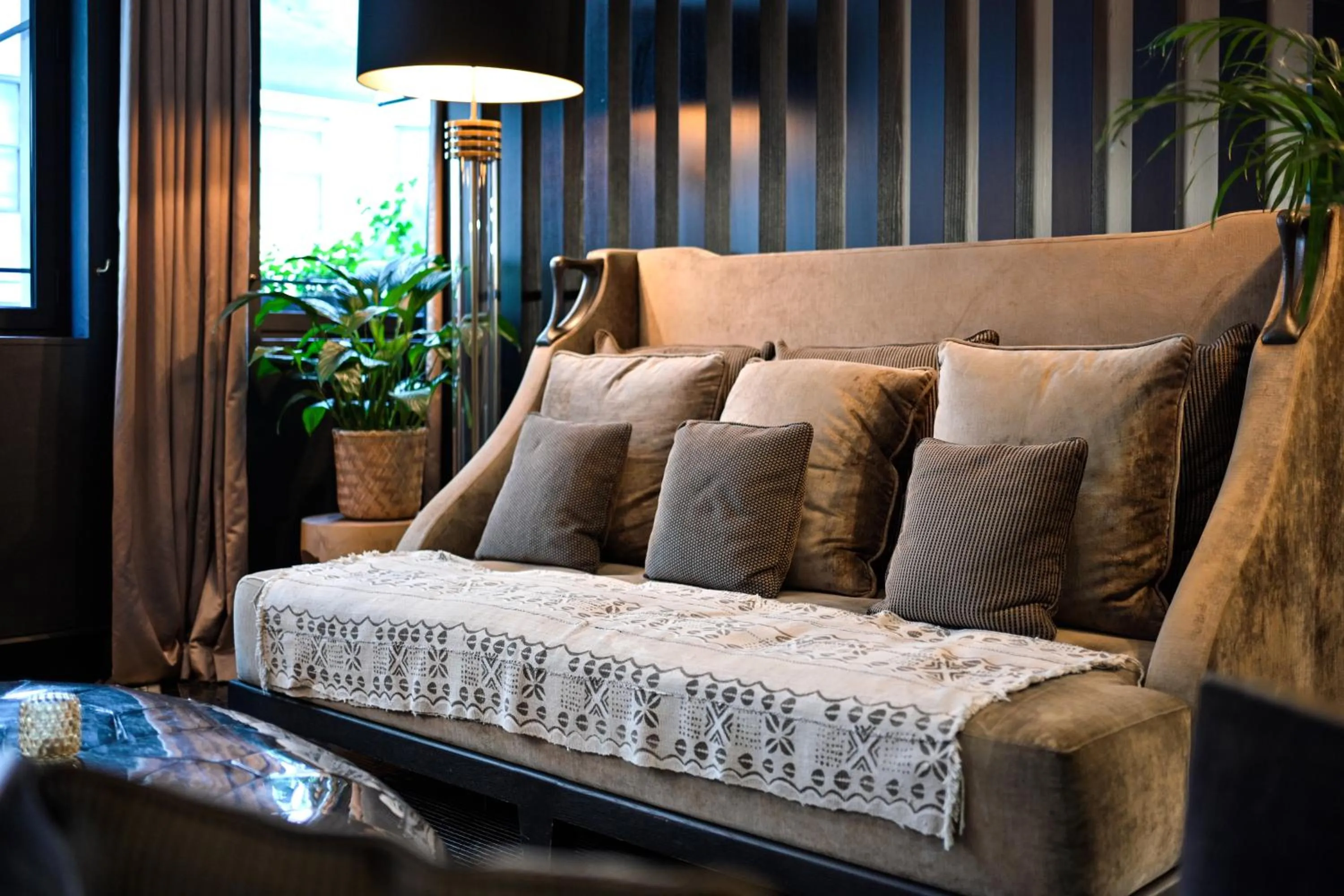 Lounge or bar, Bed in The One Alma Paris