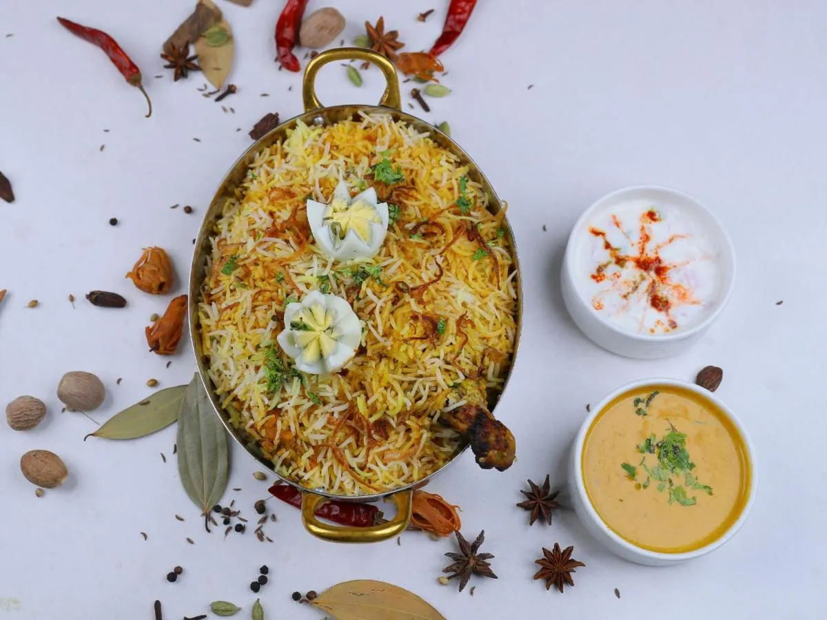 Food in D R Utthama Nellore - AM Hotel Kollection