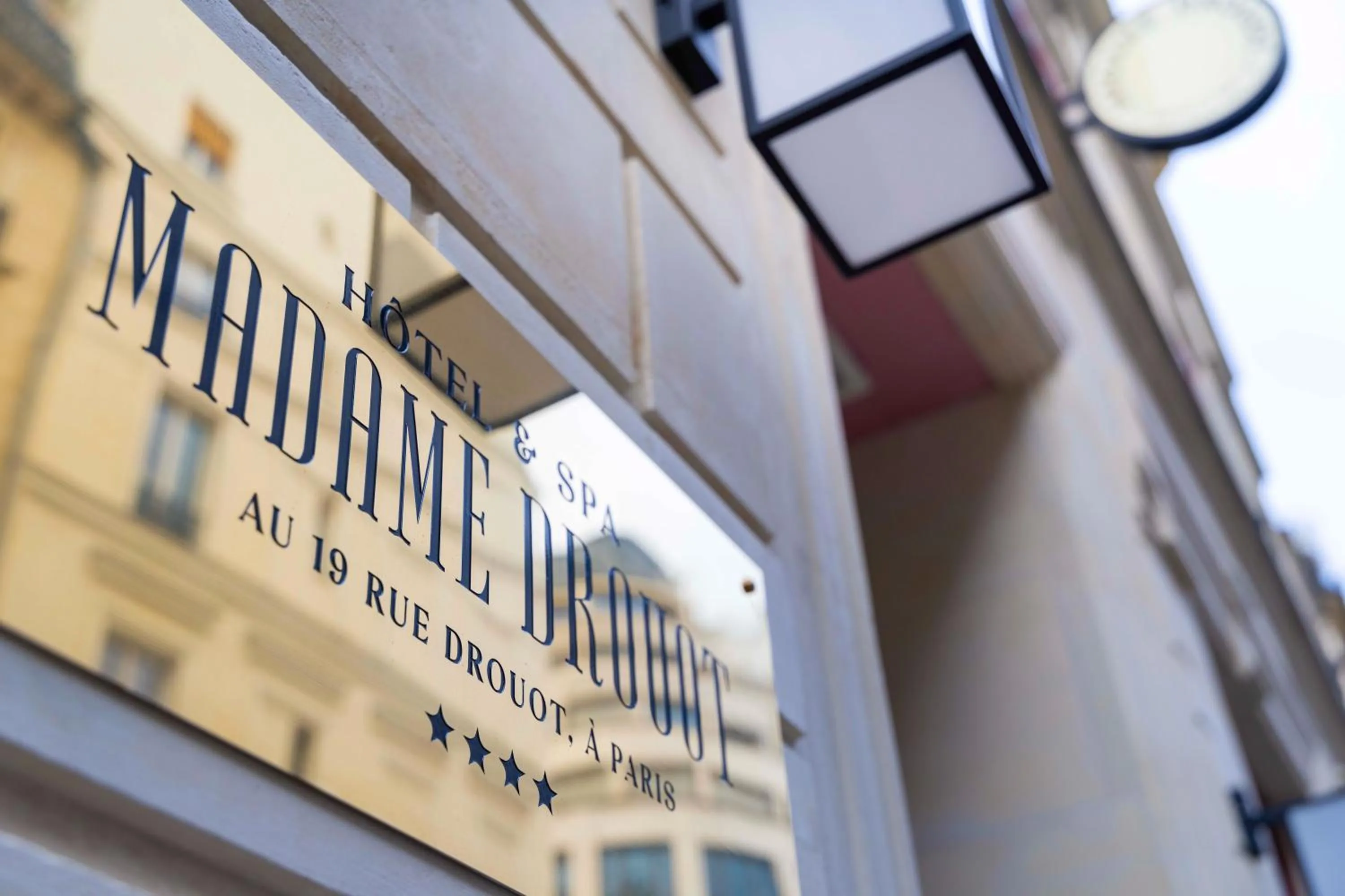 Property building in Madame Drouot & Spa - Opera