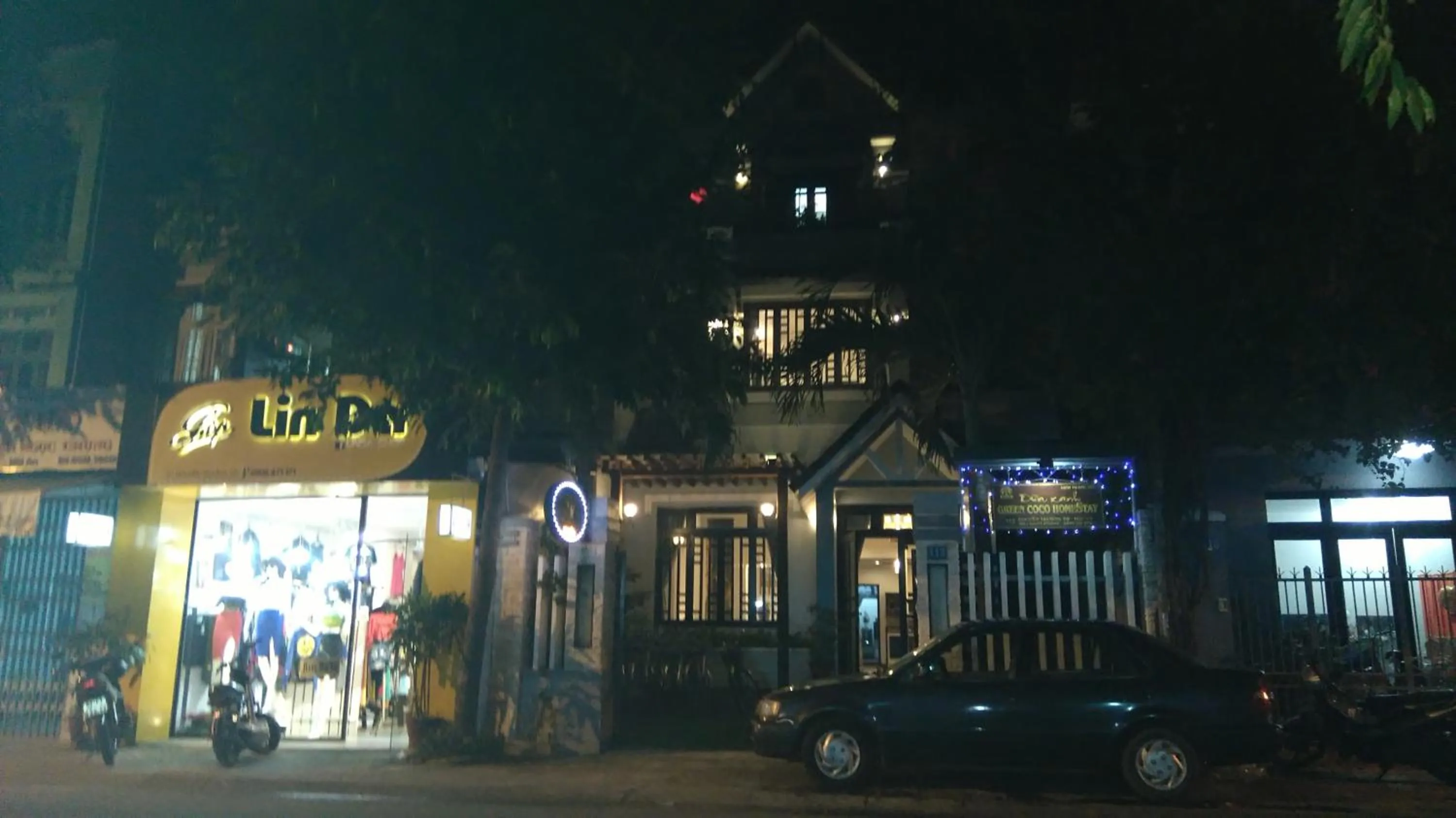 Night in Green CoCo HomeStay