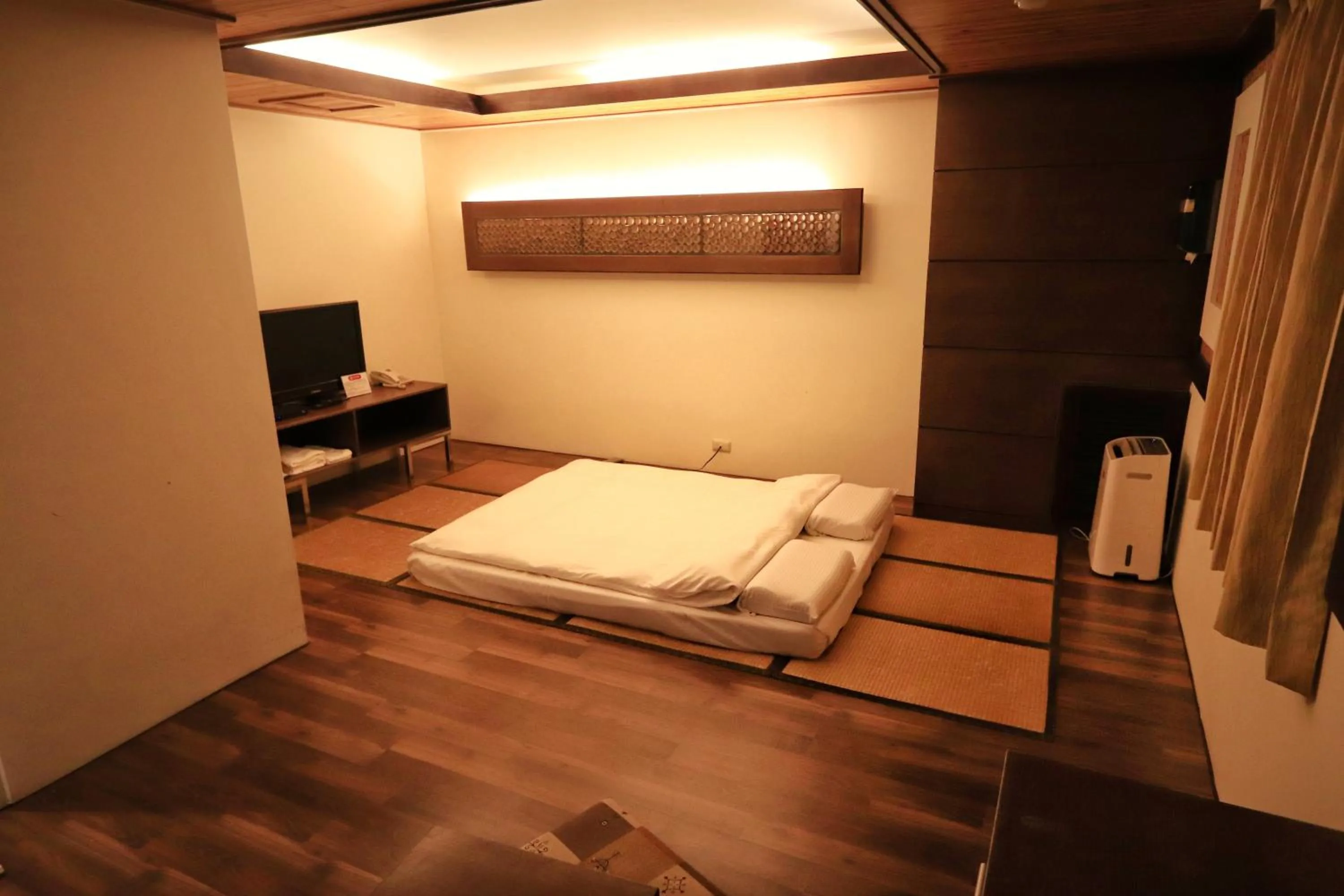 Photo of the whole room, Bed in Fenchihu Hotel