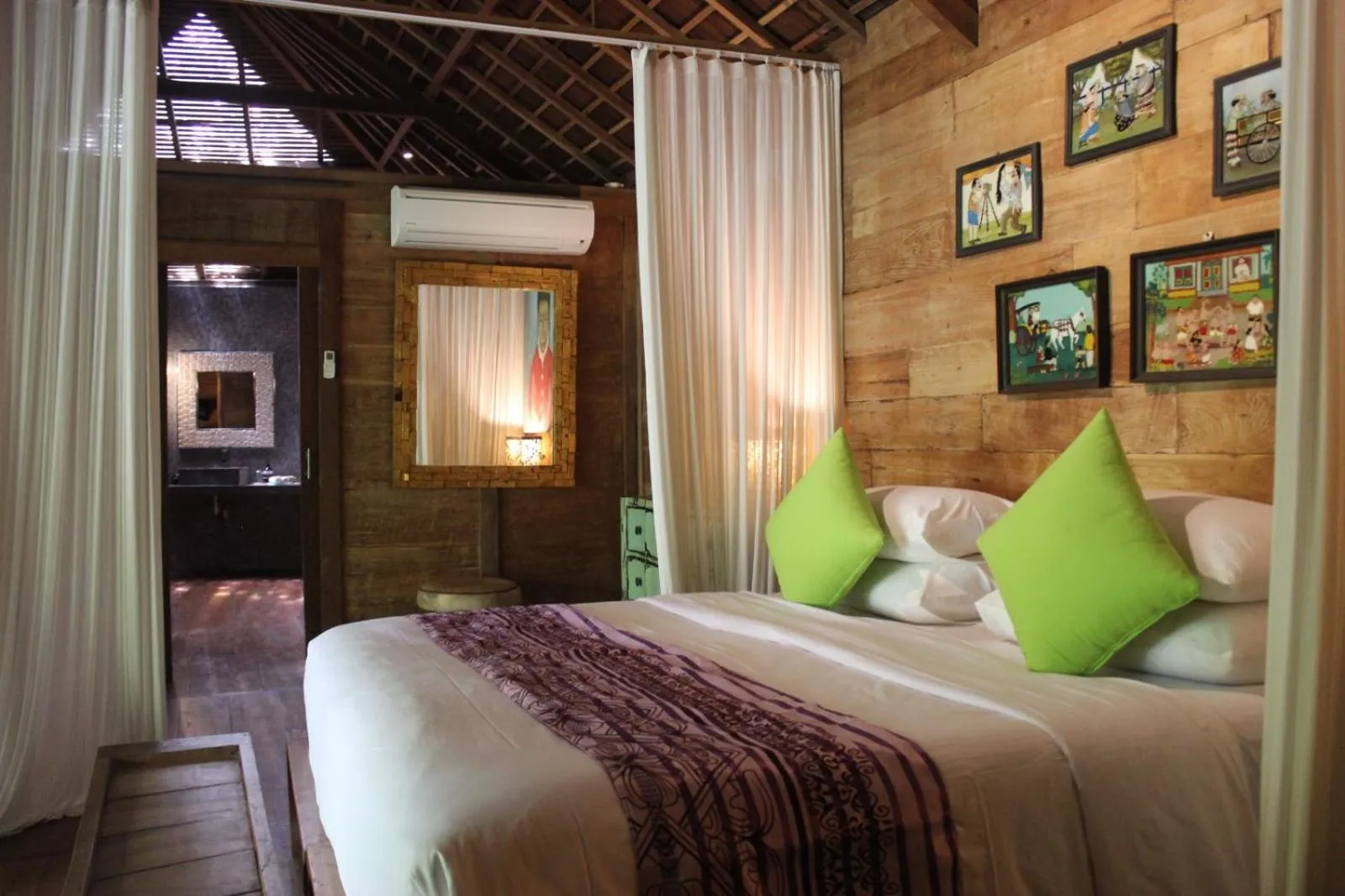 Photo of the whole room, Bed in Kropak Canggu