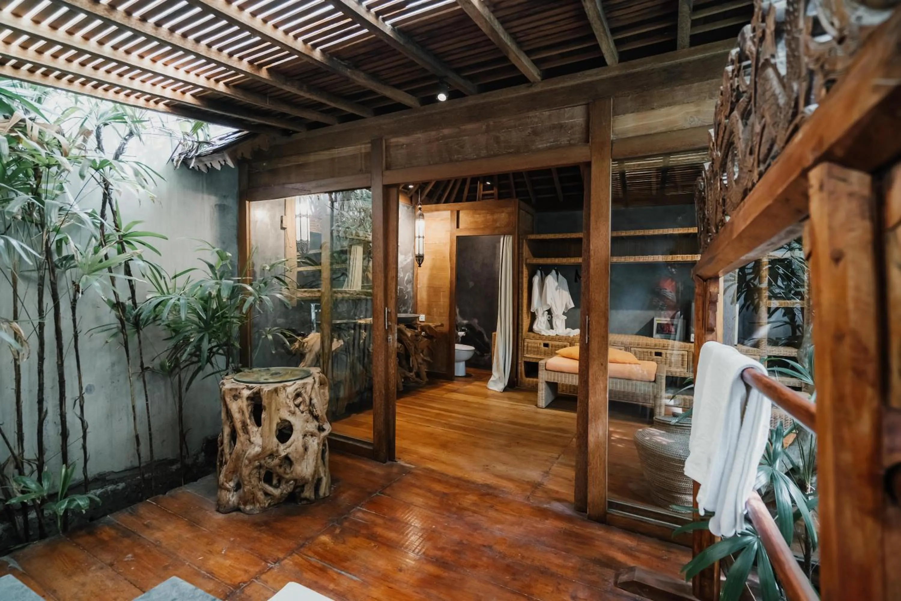 wardrobe in Kropak Canggu