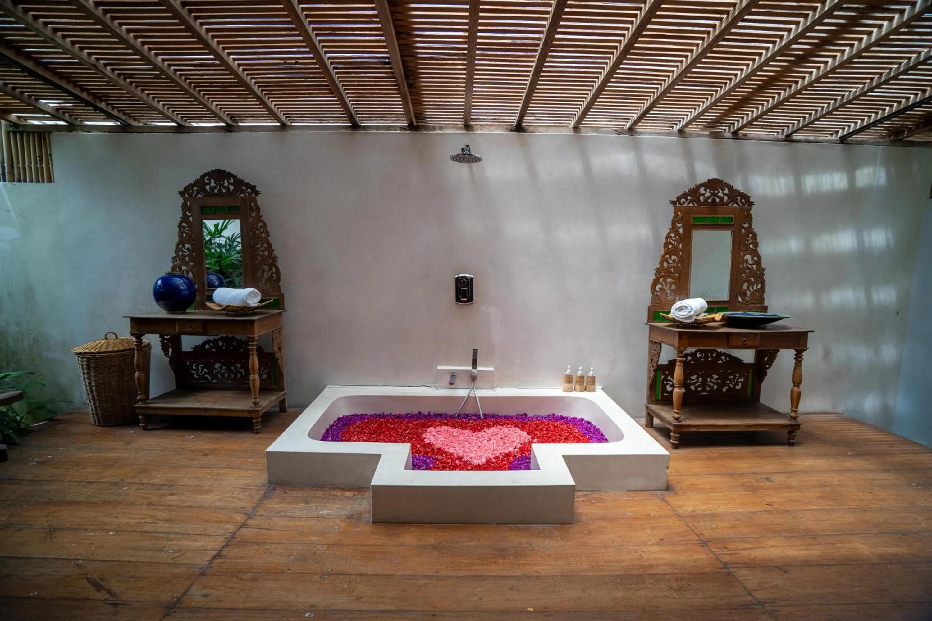 Hot Tub in Kropak Canggu