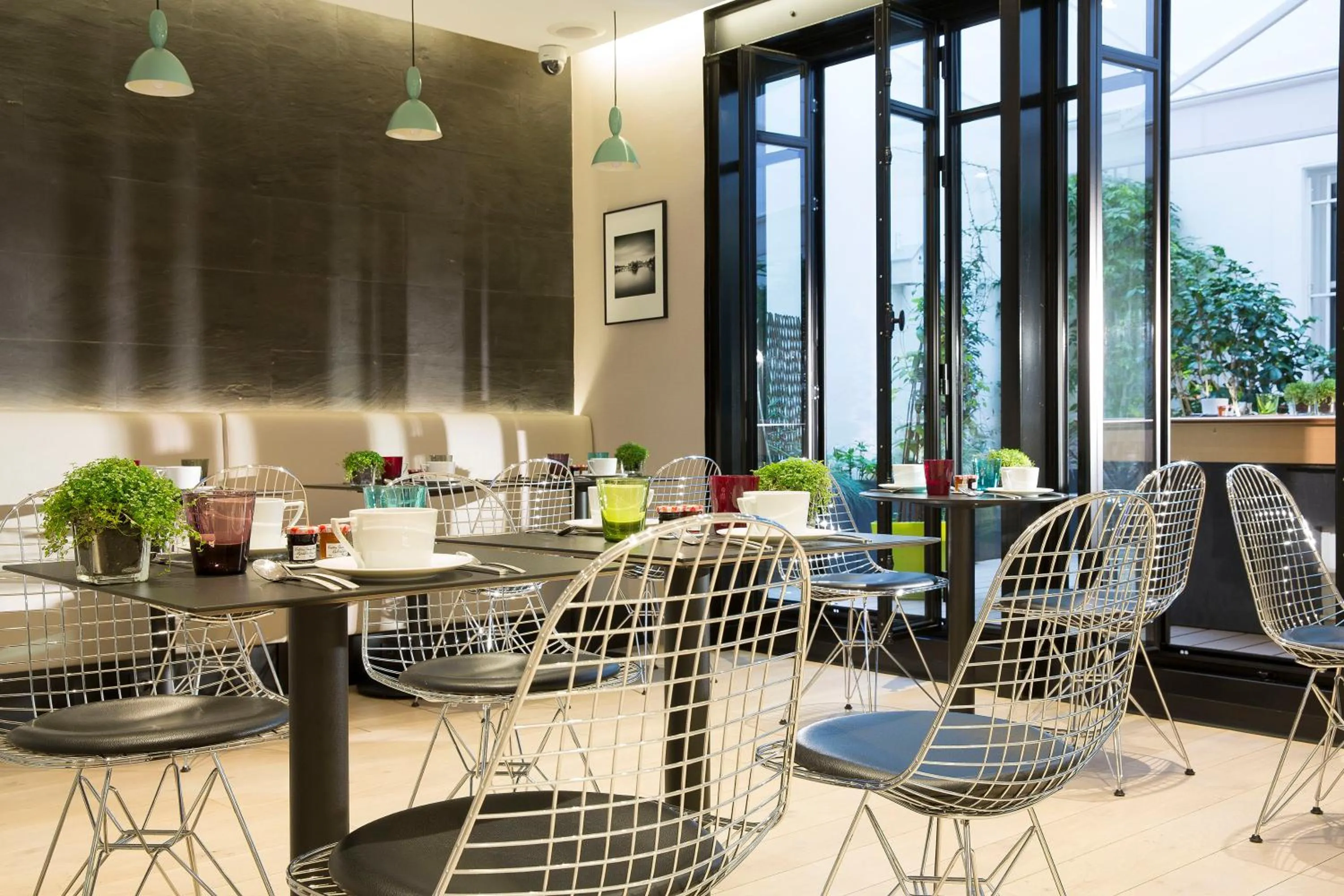 Restaurant/places to eat in Cler Hotel