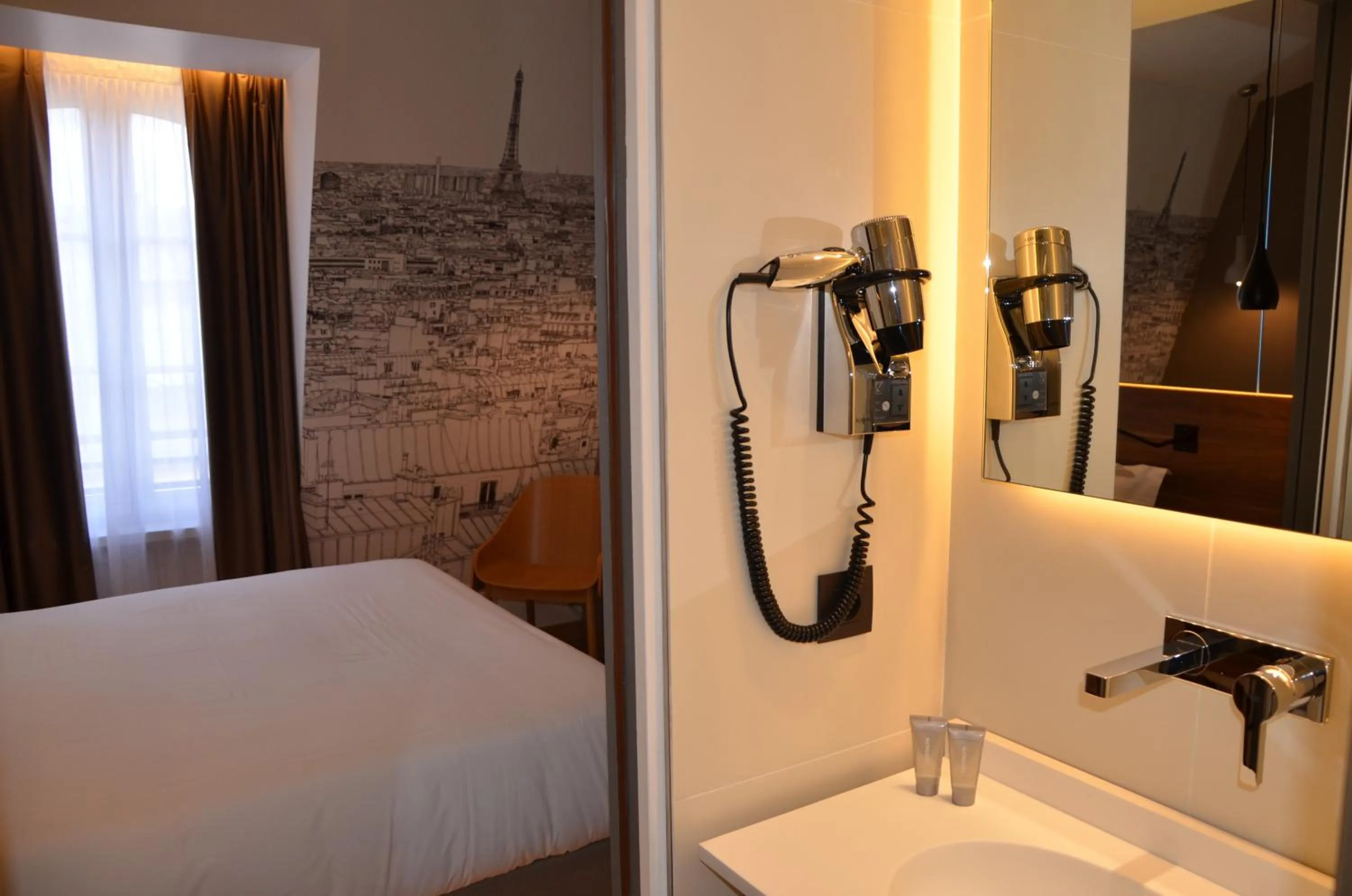 Bathroom, Bed in Cler Hotel