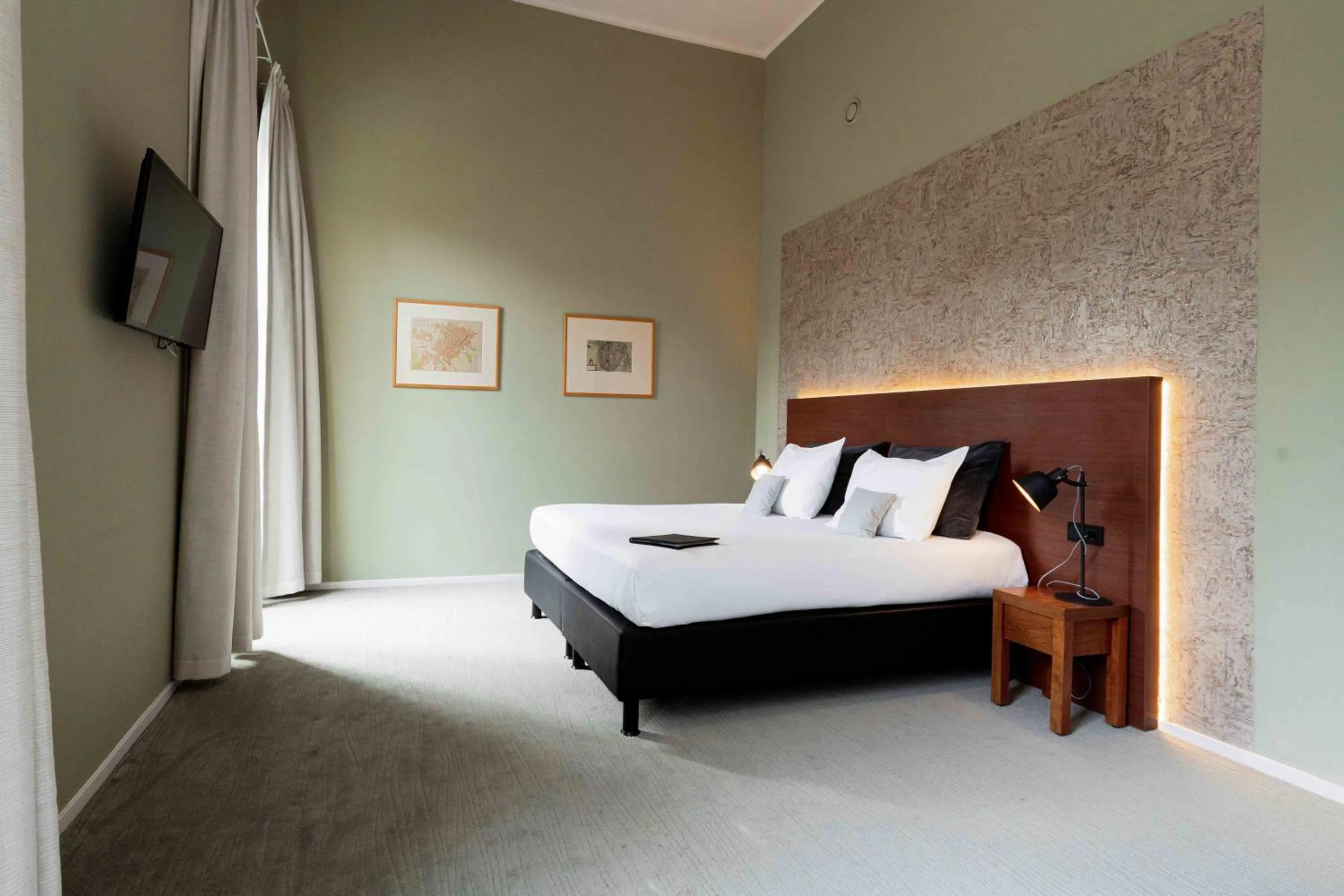 Photo of the whole room, Bed in Leerhotel Het Klooster