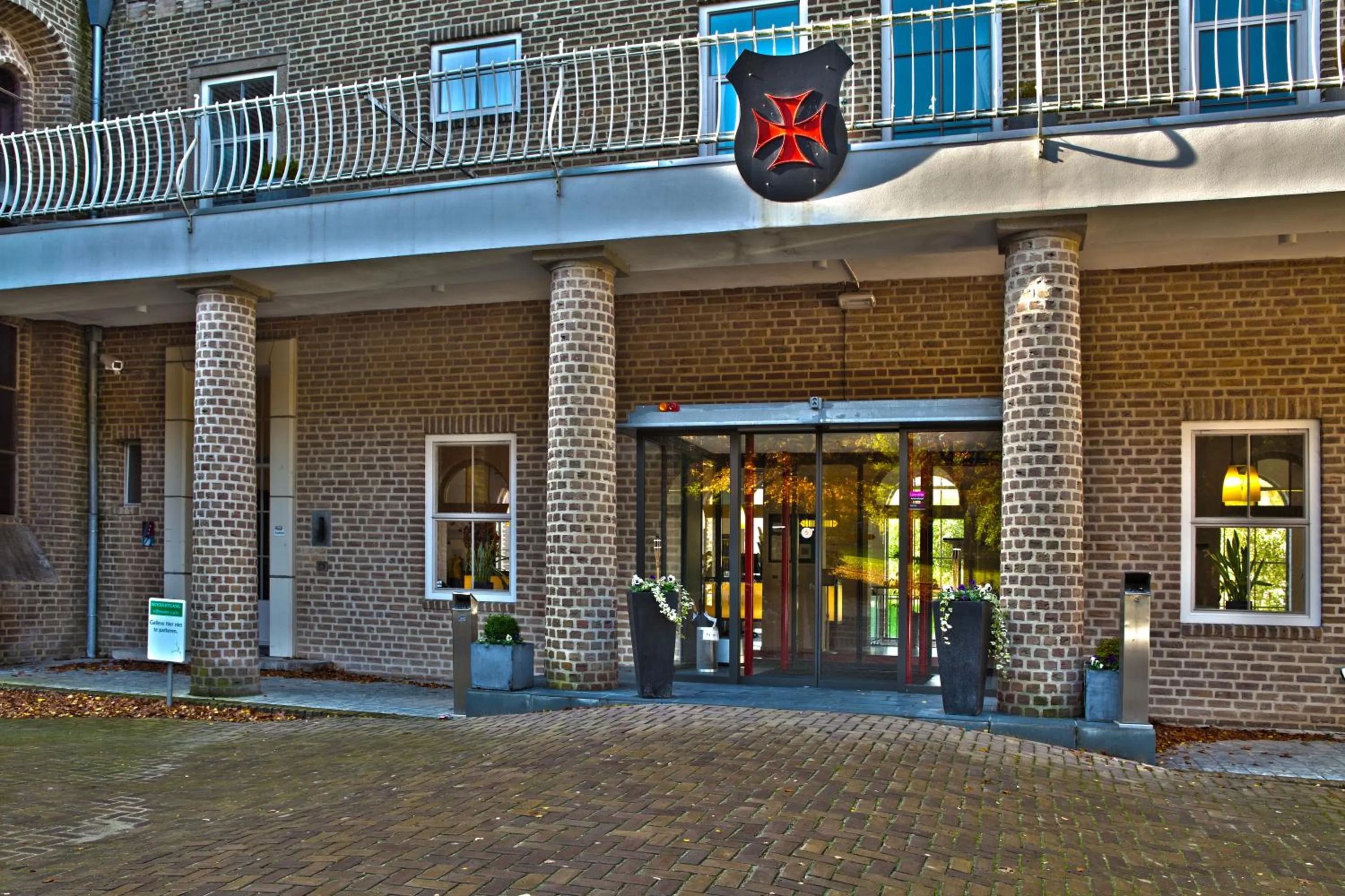 Facade/entrance in Leerhotel Het Klooster
