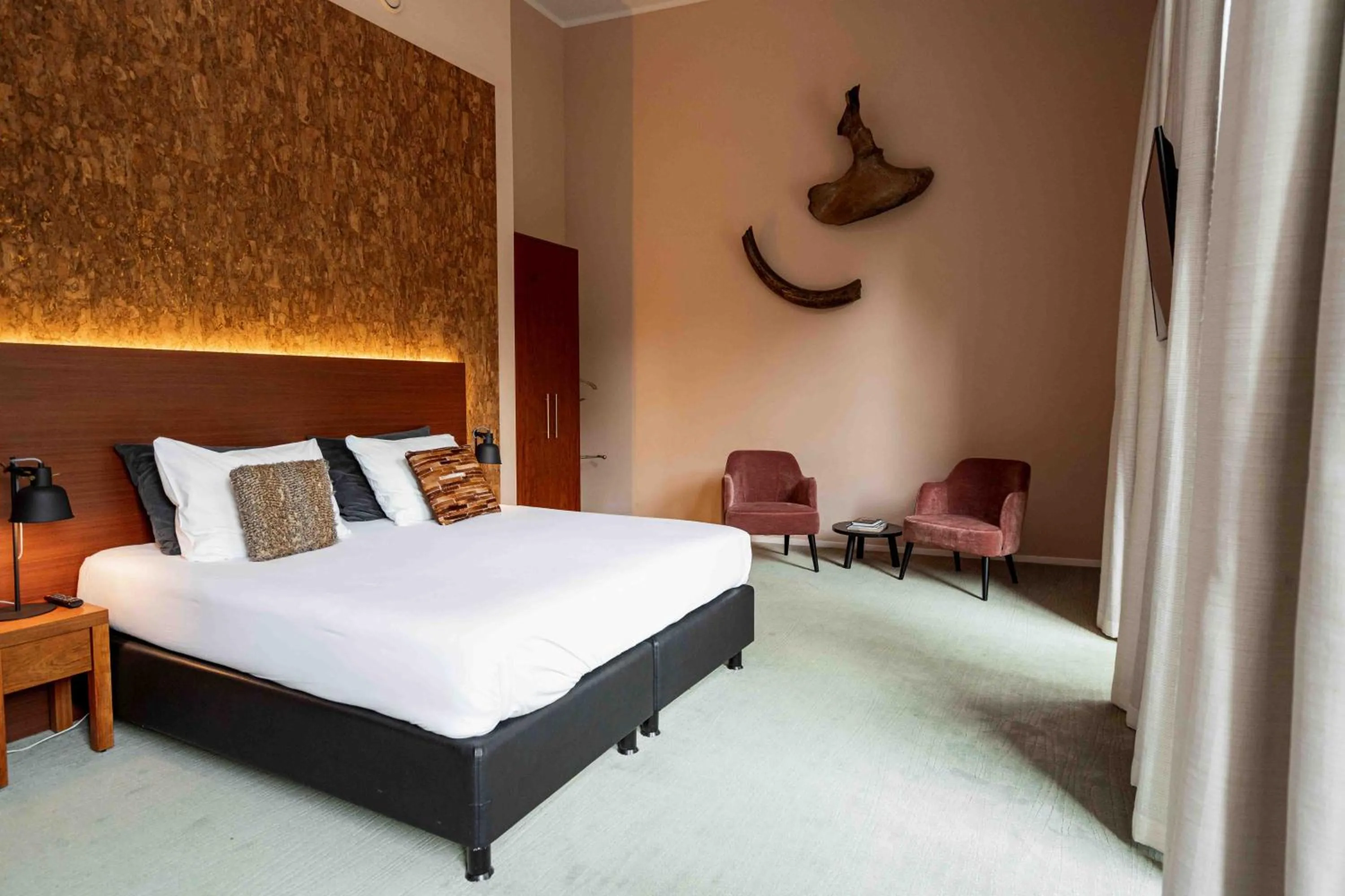 Photo of the whole room, Bed in Leerhotel Het Klooster