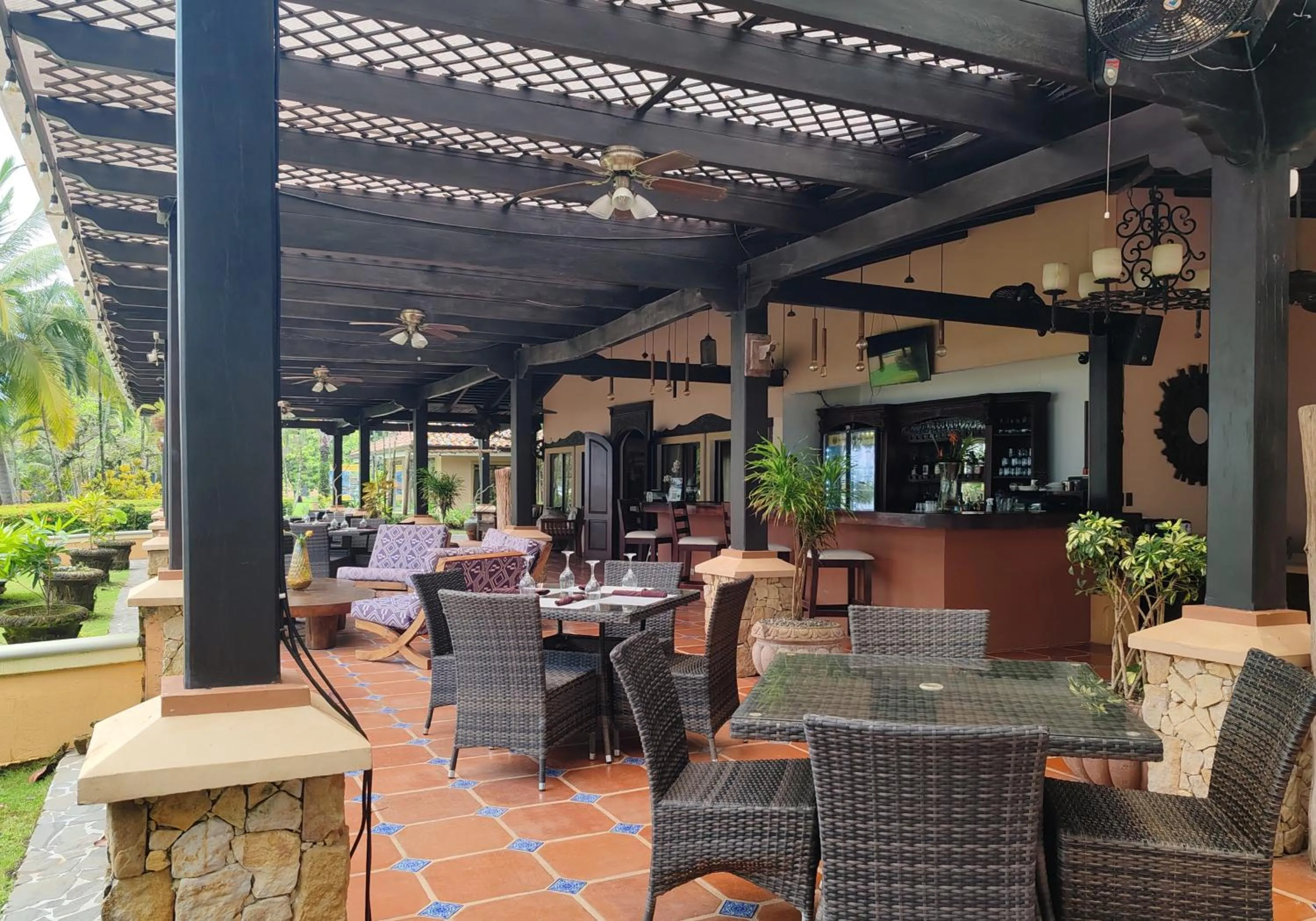 Restaurant/places to eat in Marenaz Oceanfront Resort