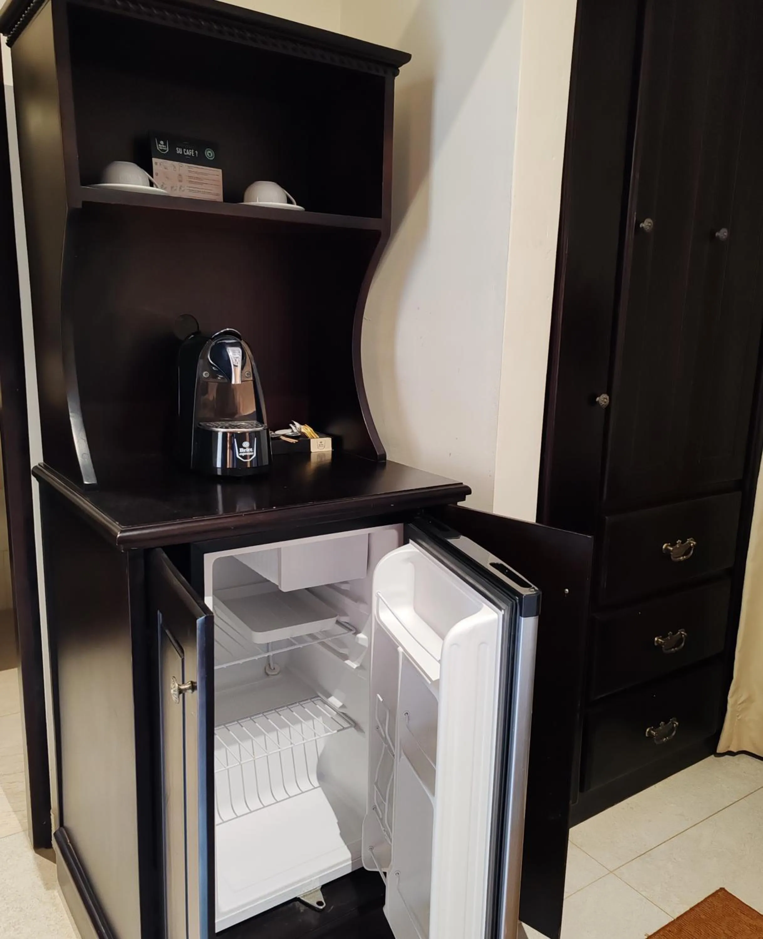 Coffee/tea facilities in Marenaz Oceanfront Resort