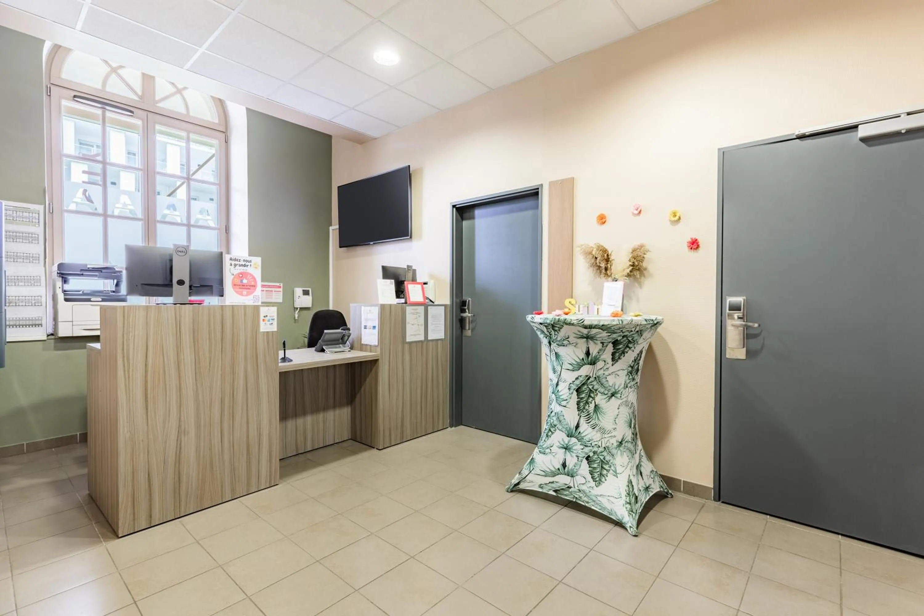 Lobby or reception in Appart’City Confort Reims Centre