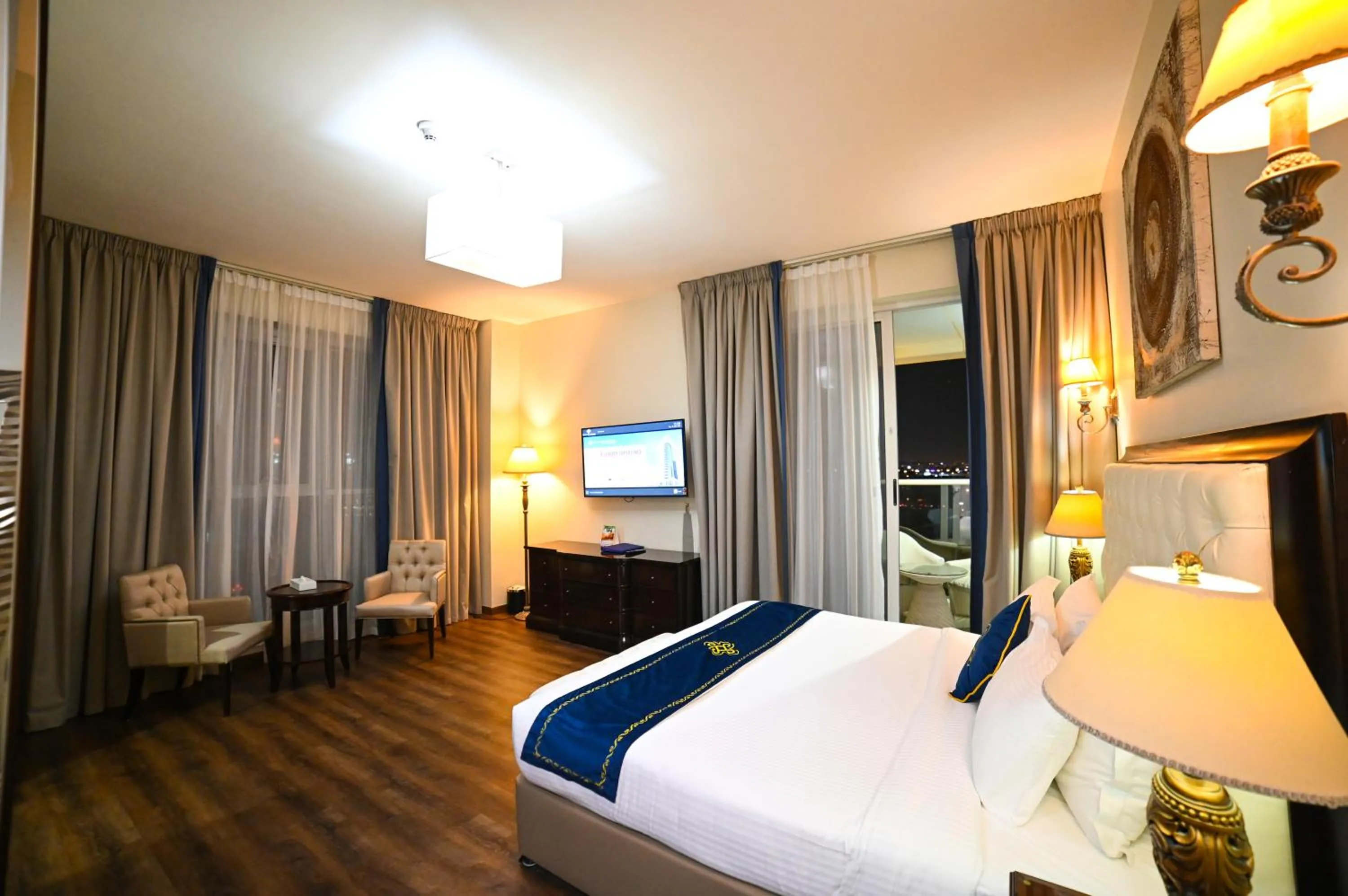 Bed in Seven Seas Hotel