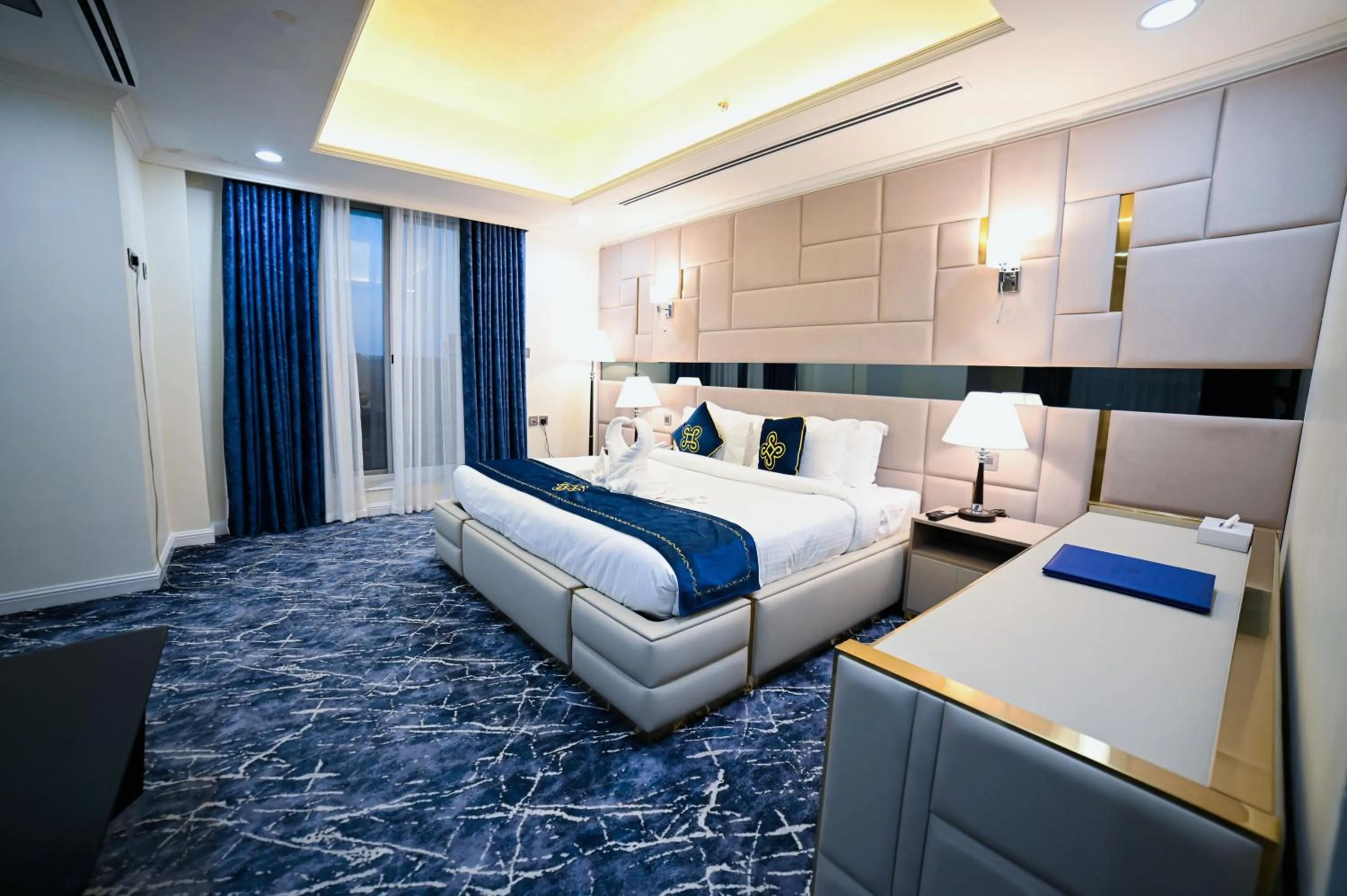 Bedroom, Bed in Seven Seas Hotel